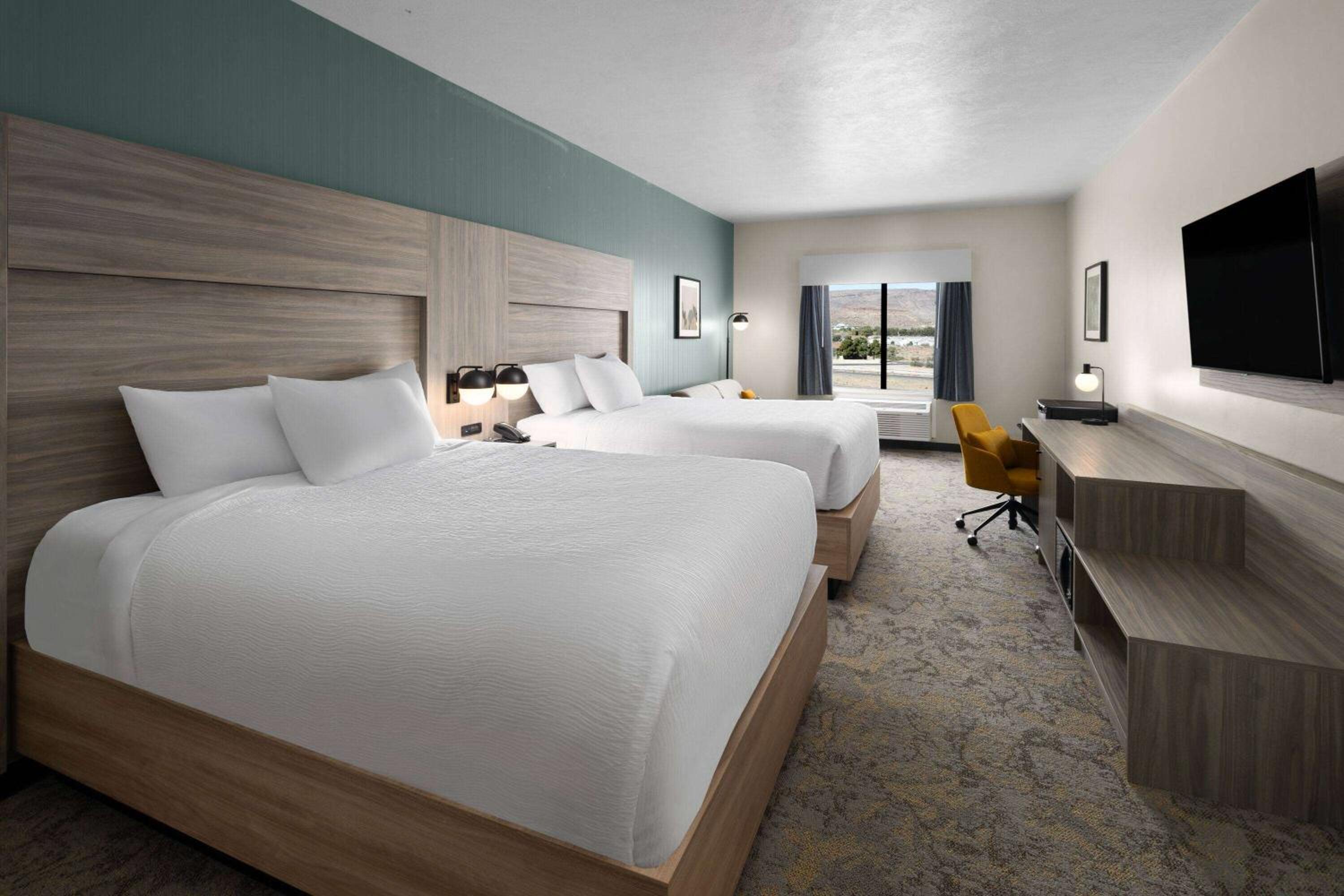 Queen Suite with Two Queen Beds and Sofa Bed - Non-Smoking