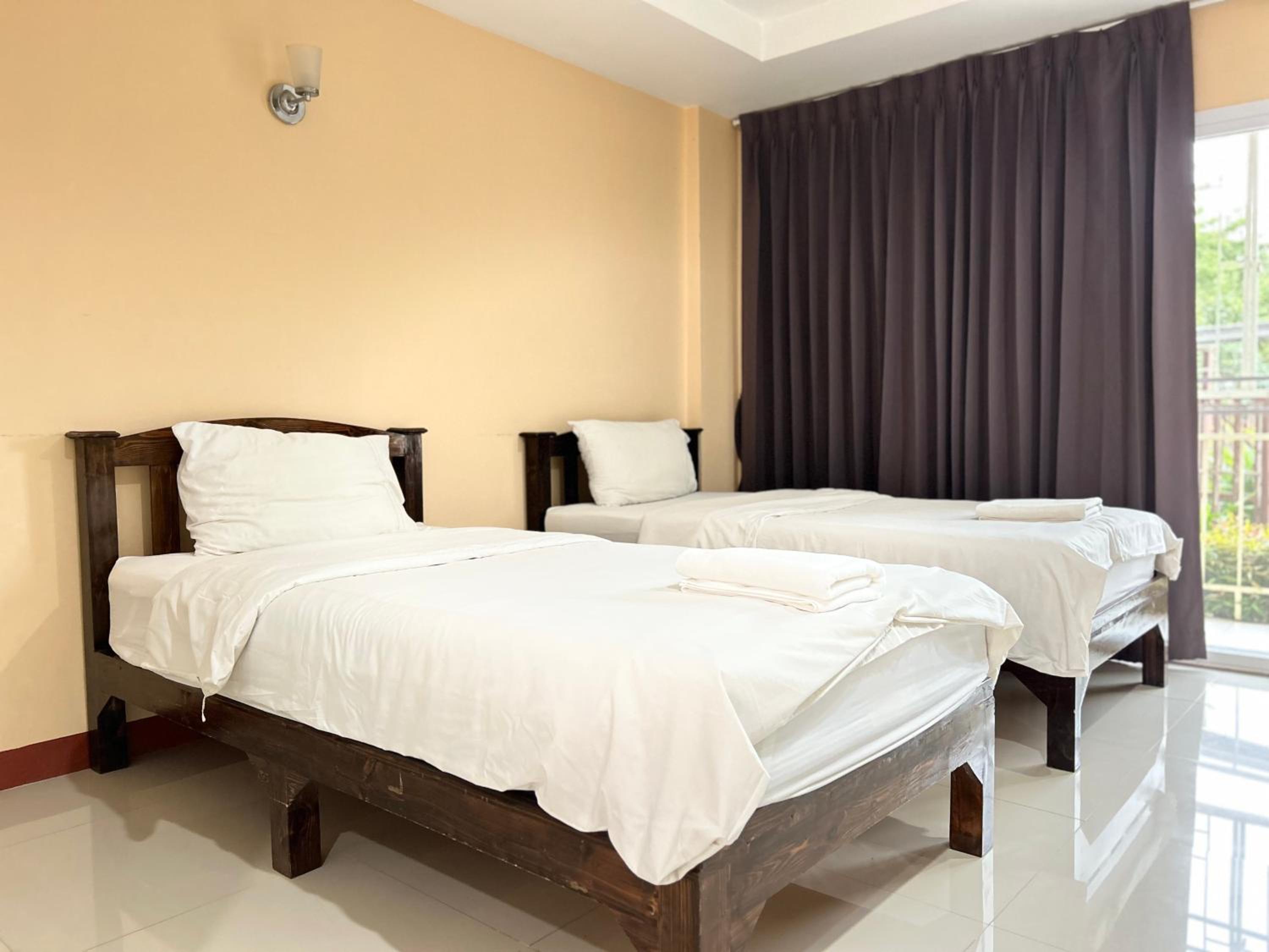 Standard Twin Room - Photo 1