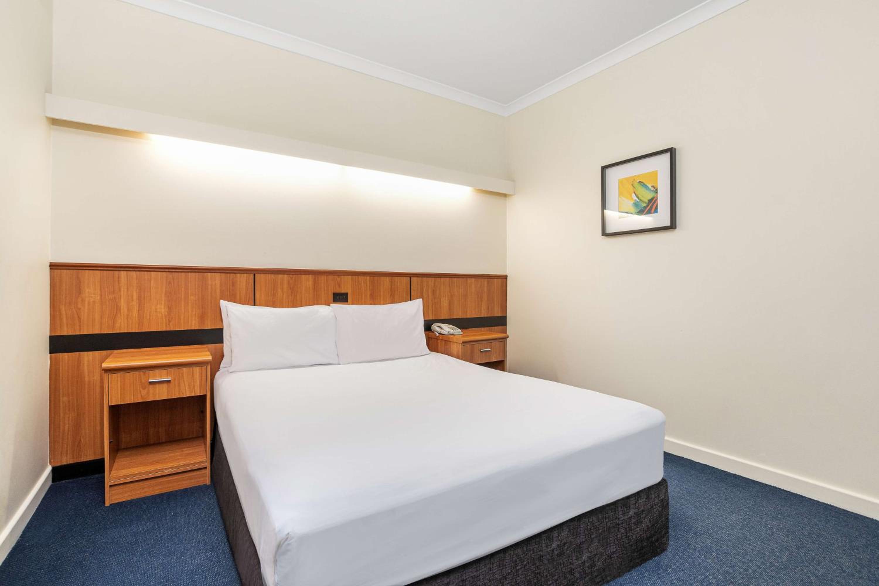 Standard Queen Room - Photo 5