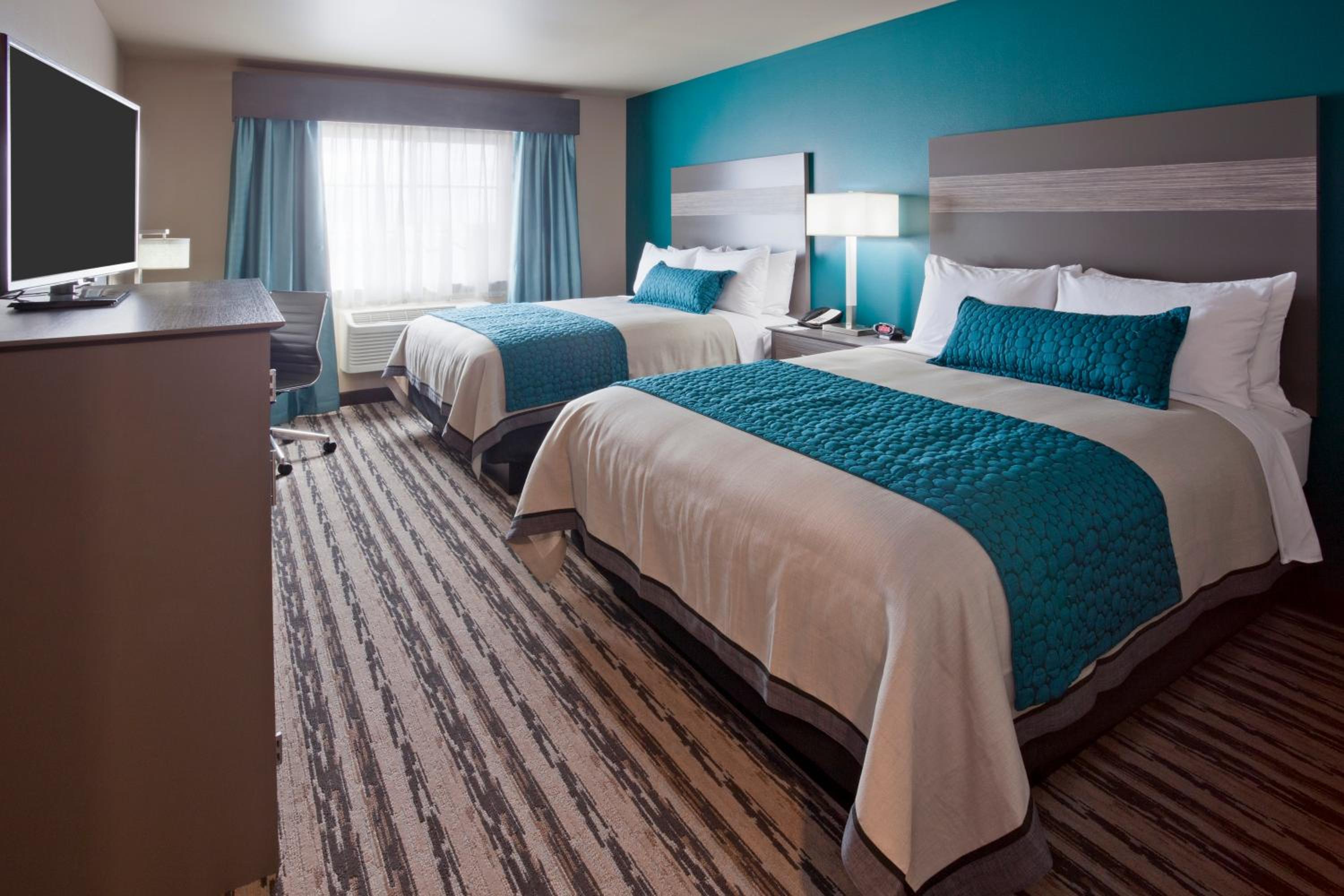Queen Room with Two Queen Beds - Non-Smoking - Photo 1