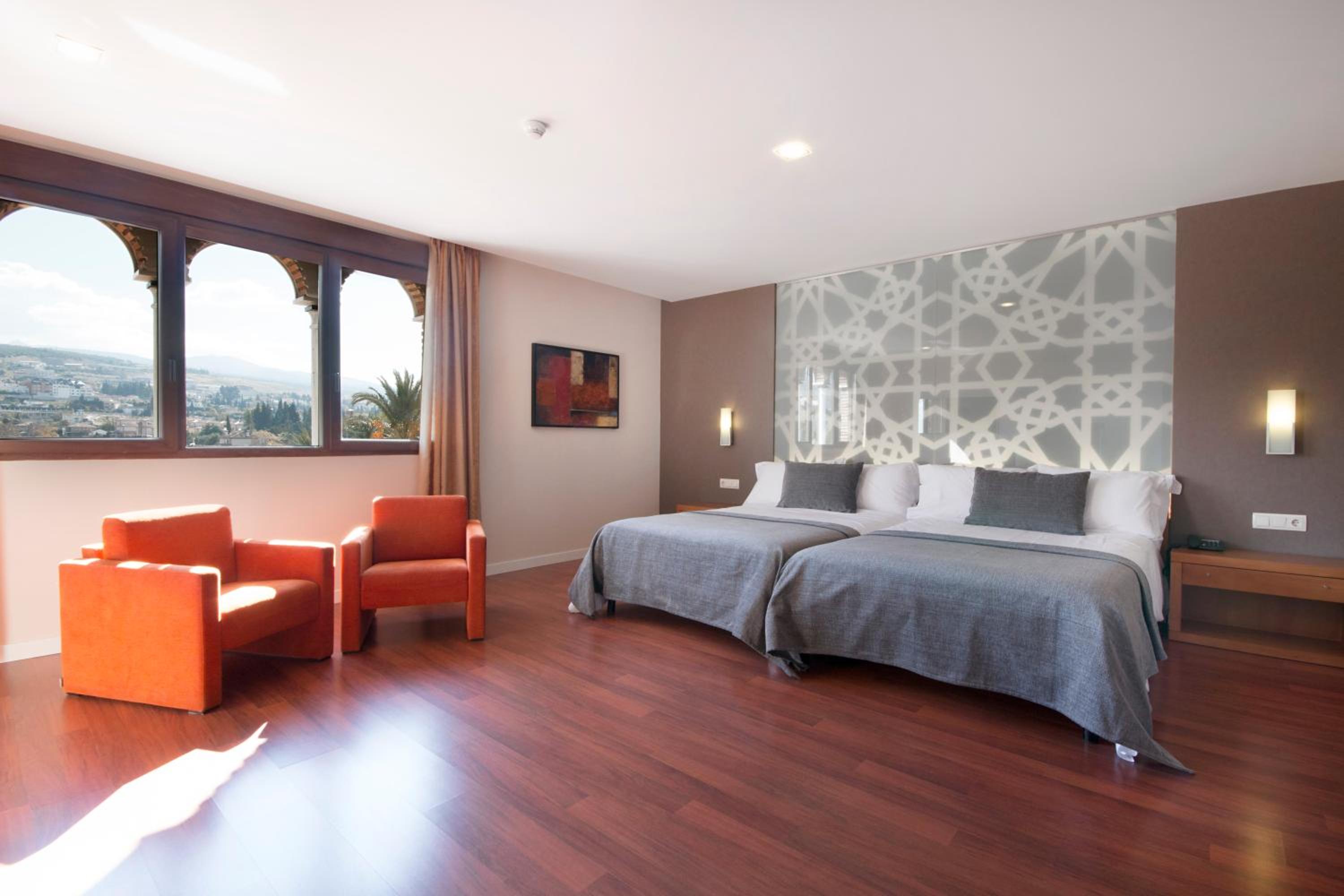 Suite - Photo 1