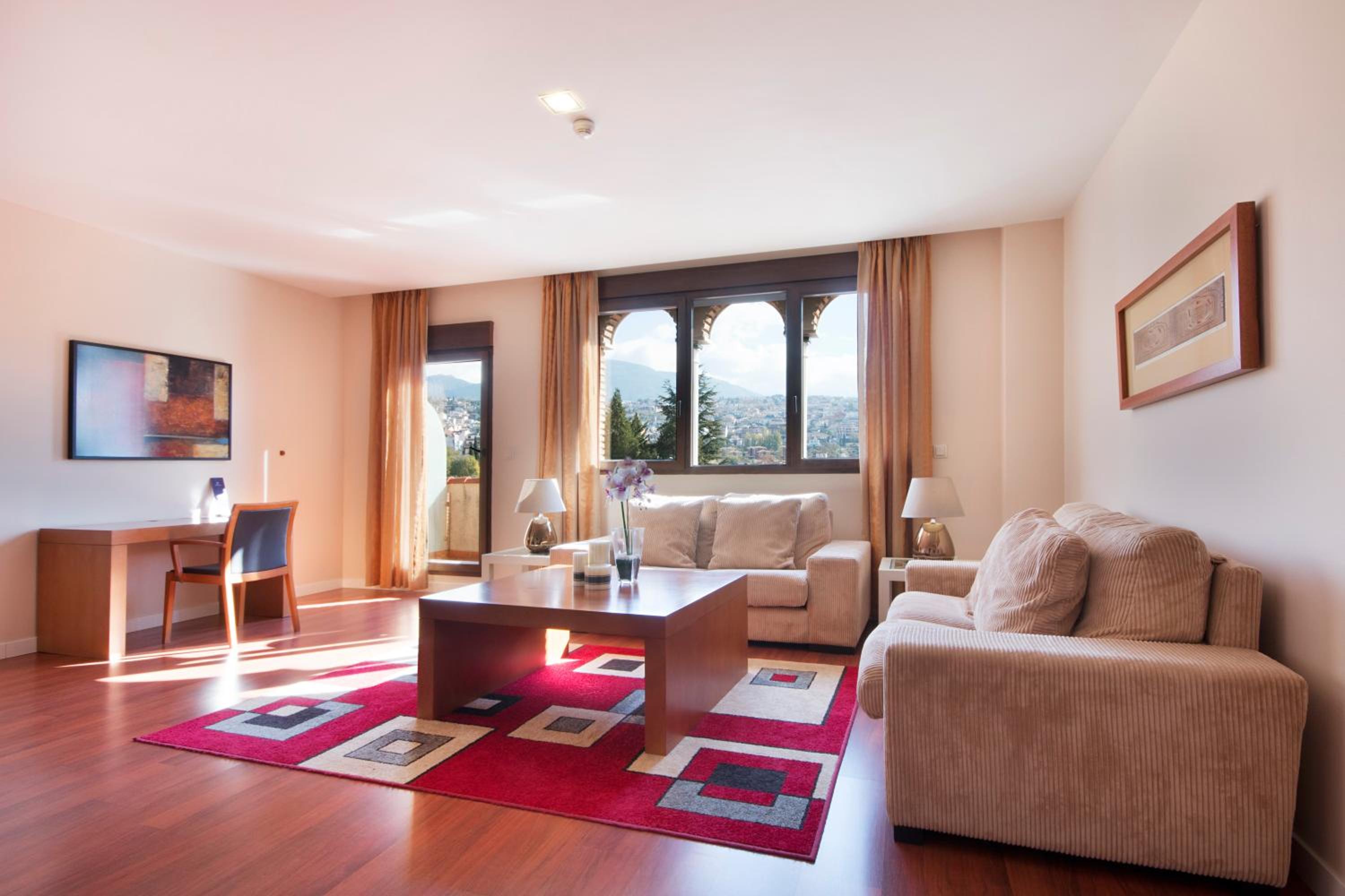 Suite - Photo 12