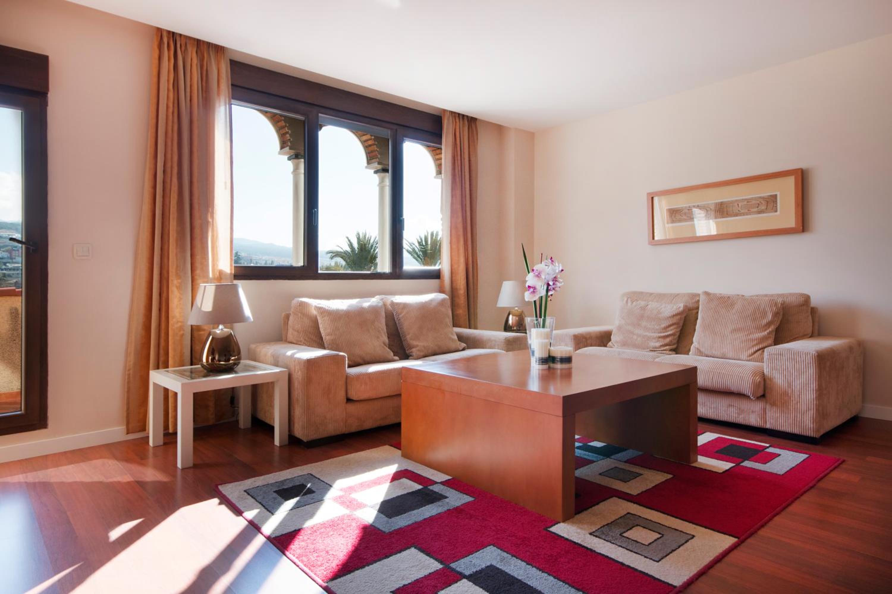 Suite - Photo 5