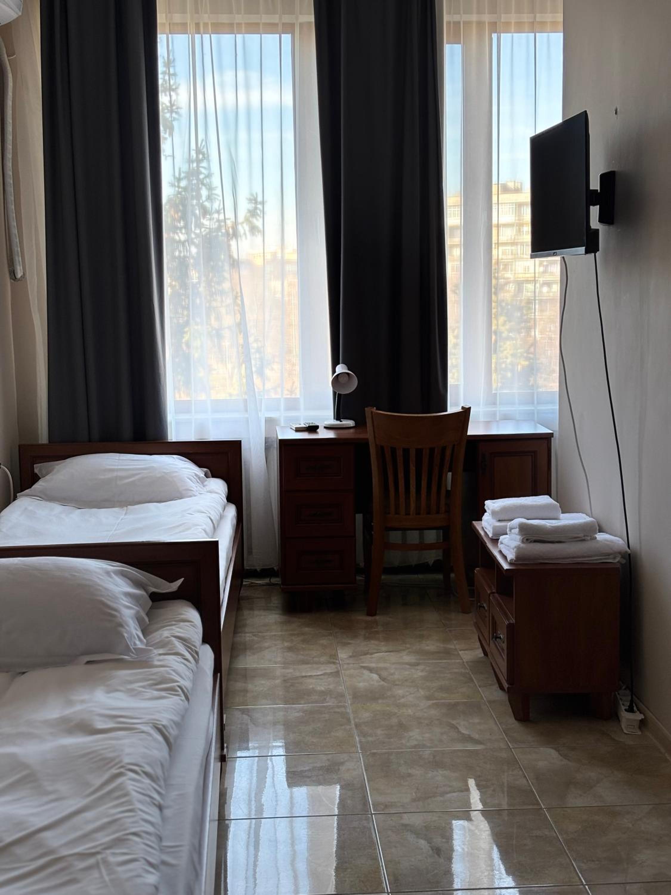 Large Double or Twin Room - Photo 2