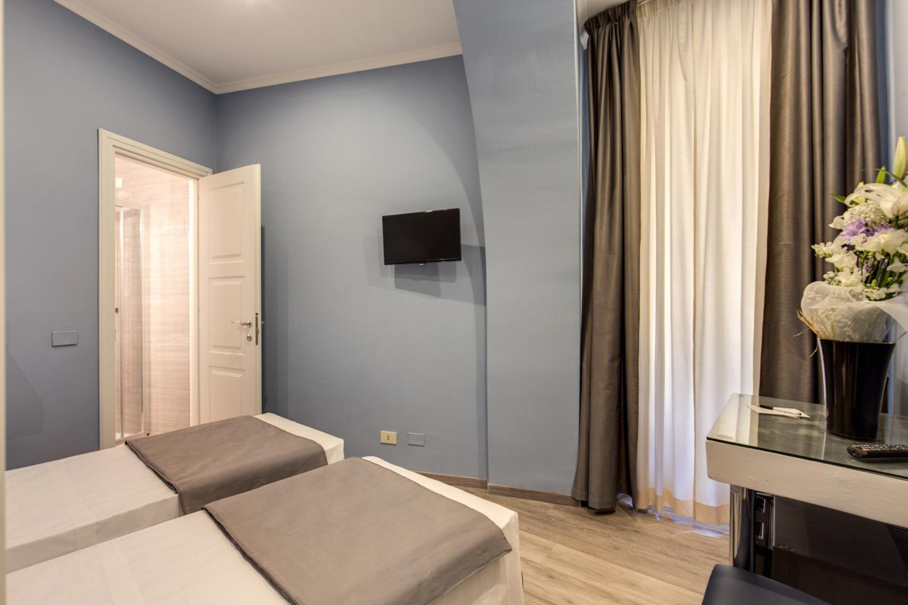 Small Double Room photo 1