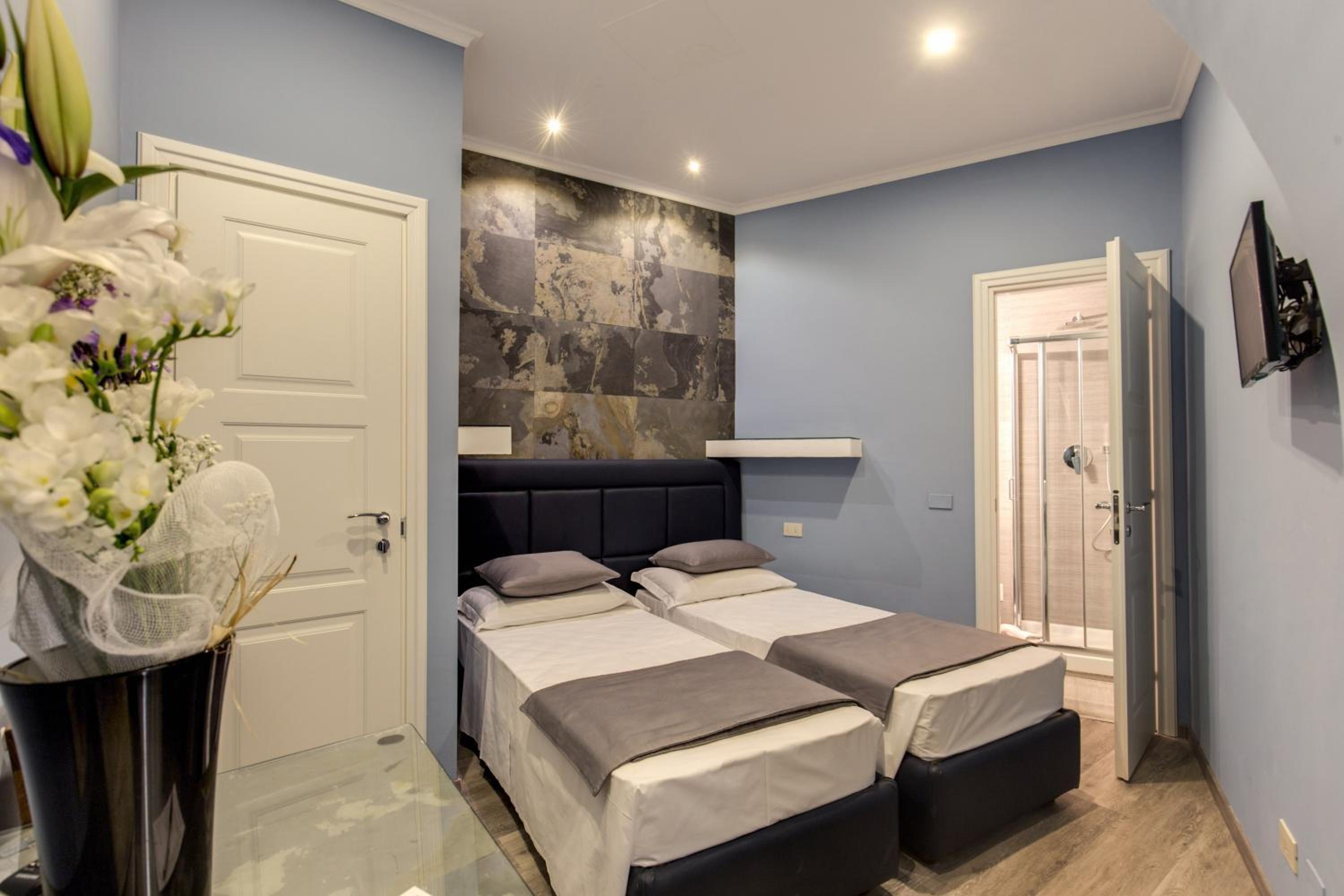 Small Double Room photo 2
