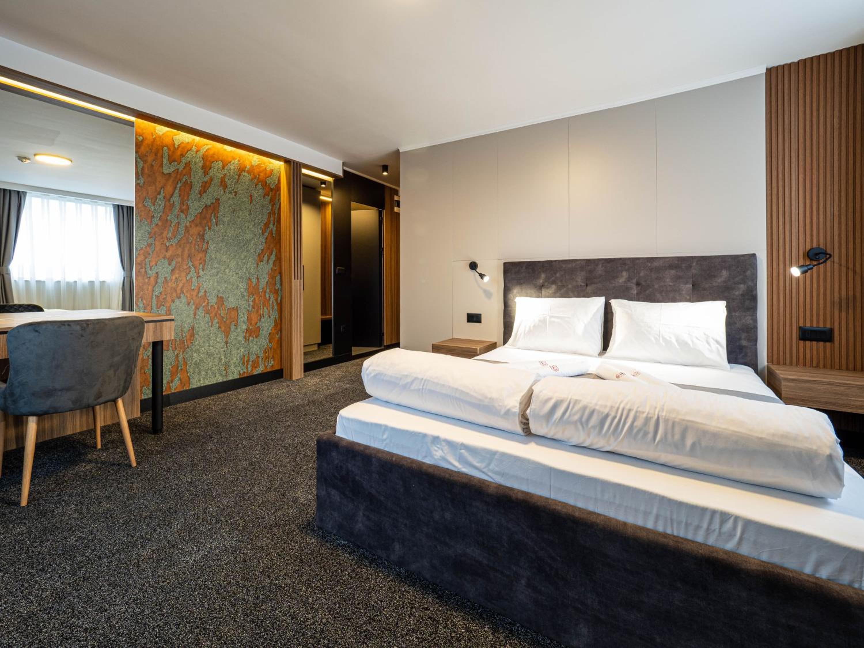 Superior Deluxe Double or Twin Room  photo 1