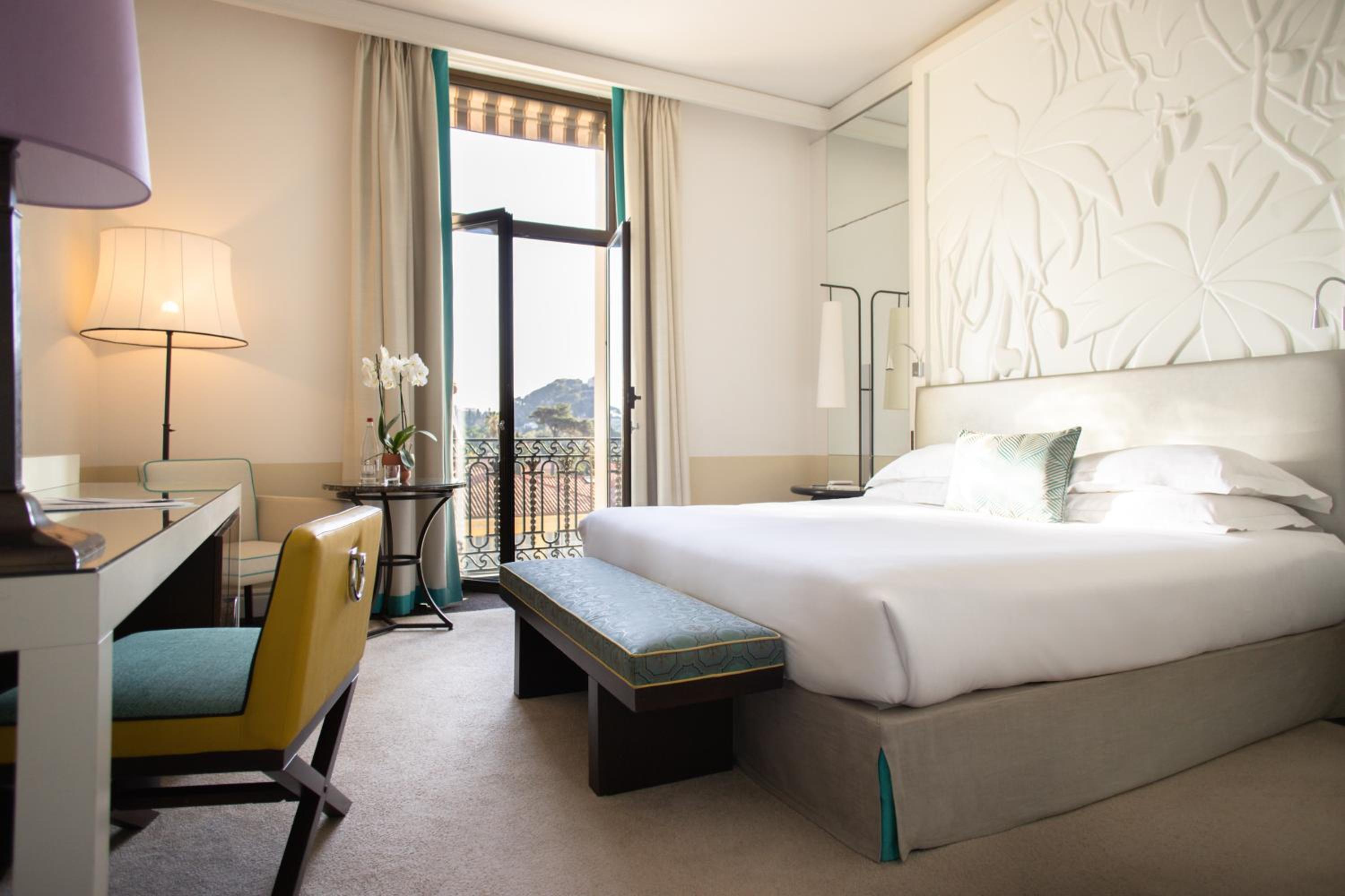 Superior sea and garden view room with balcony