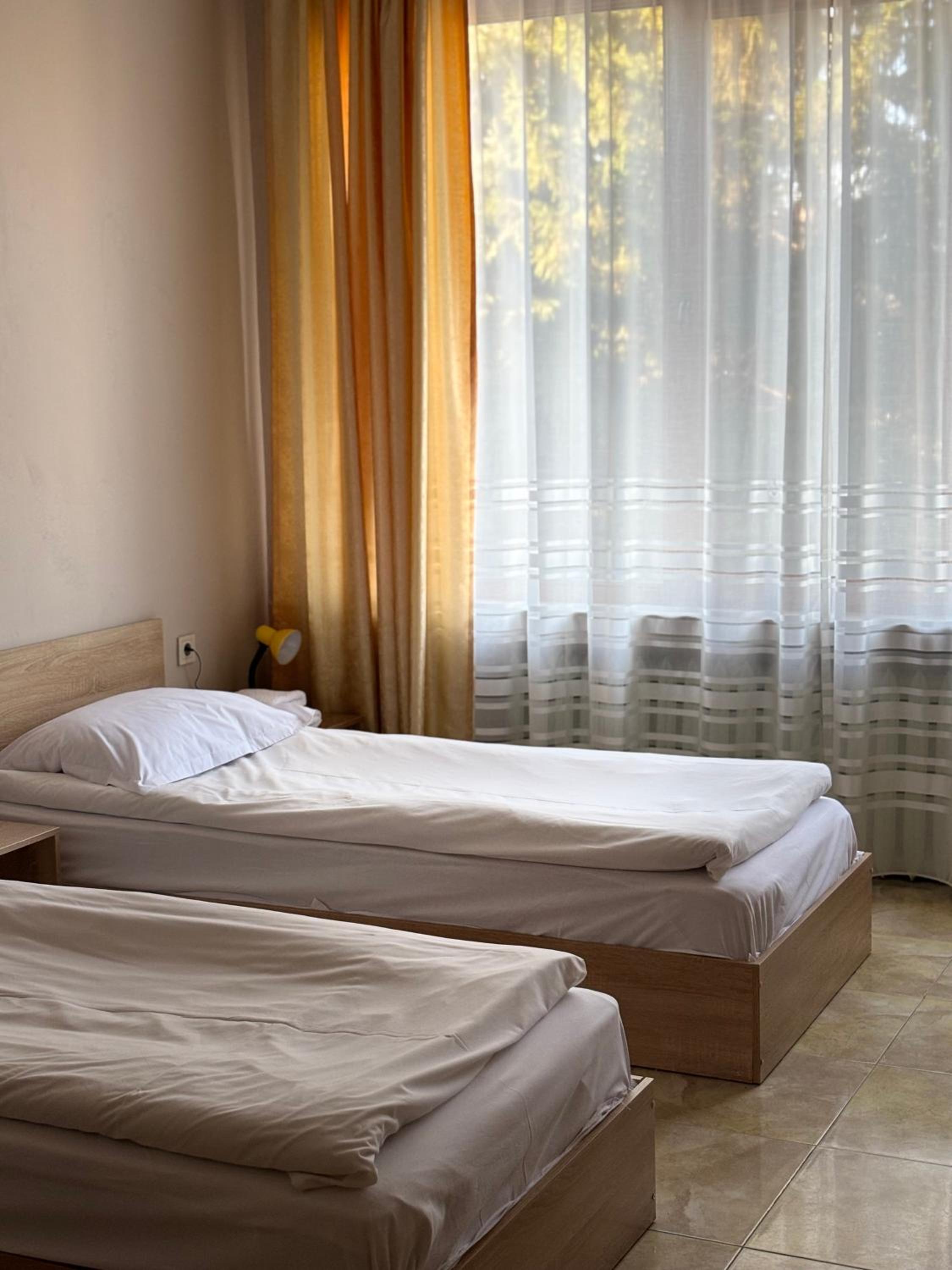 Large Double or Twin Room - Photo 7