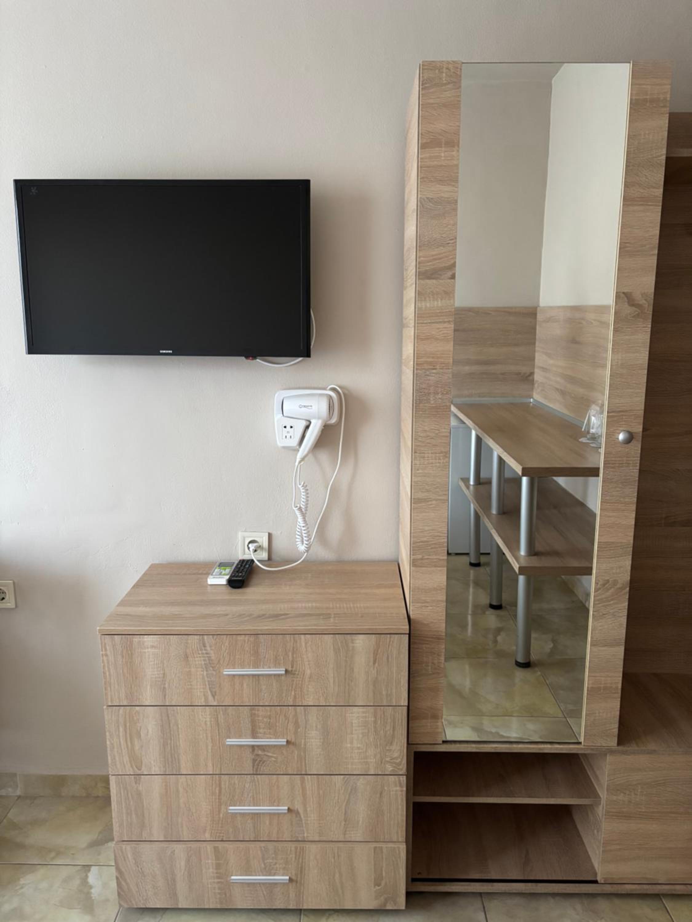 Large Double or Twin Room - Photo 8