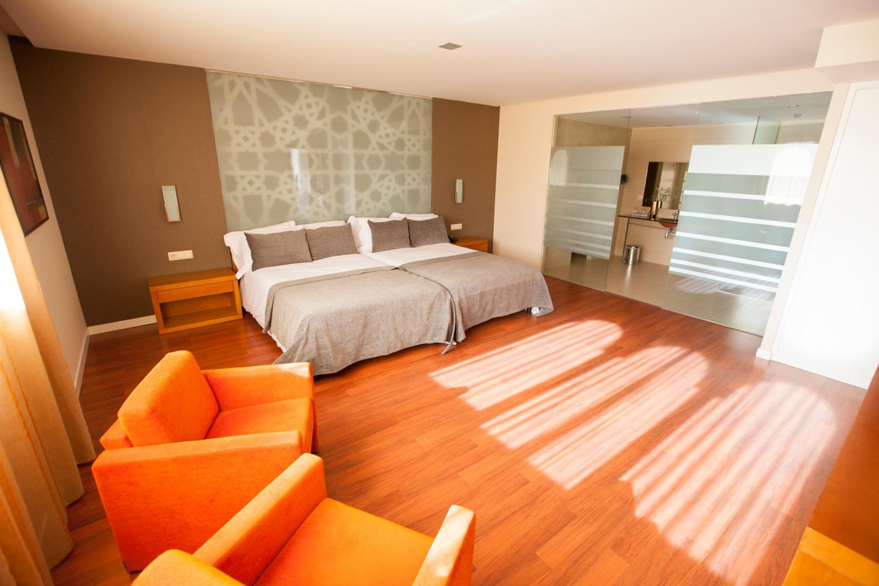 Suite - Photo 2