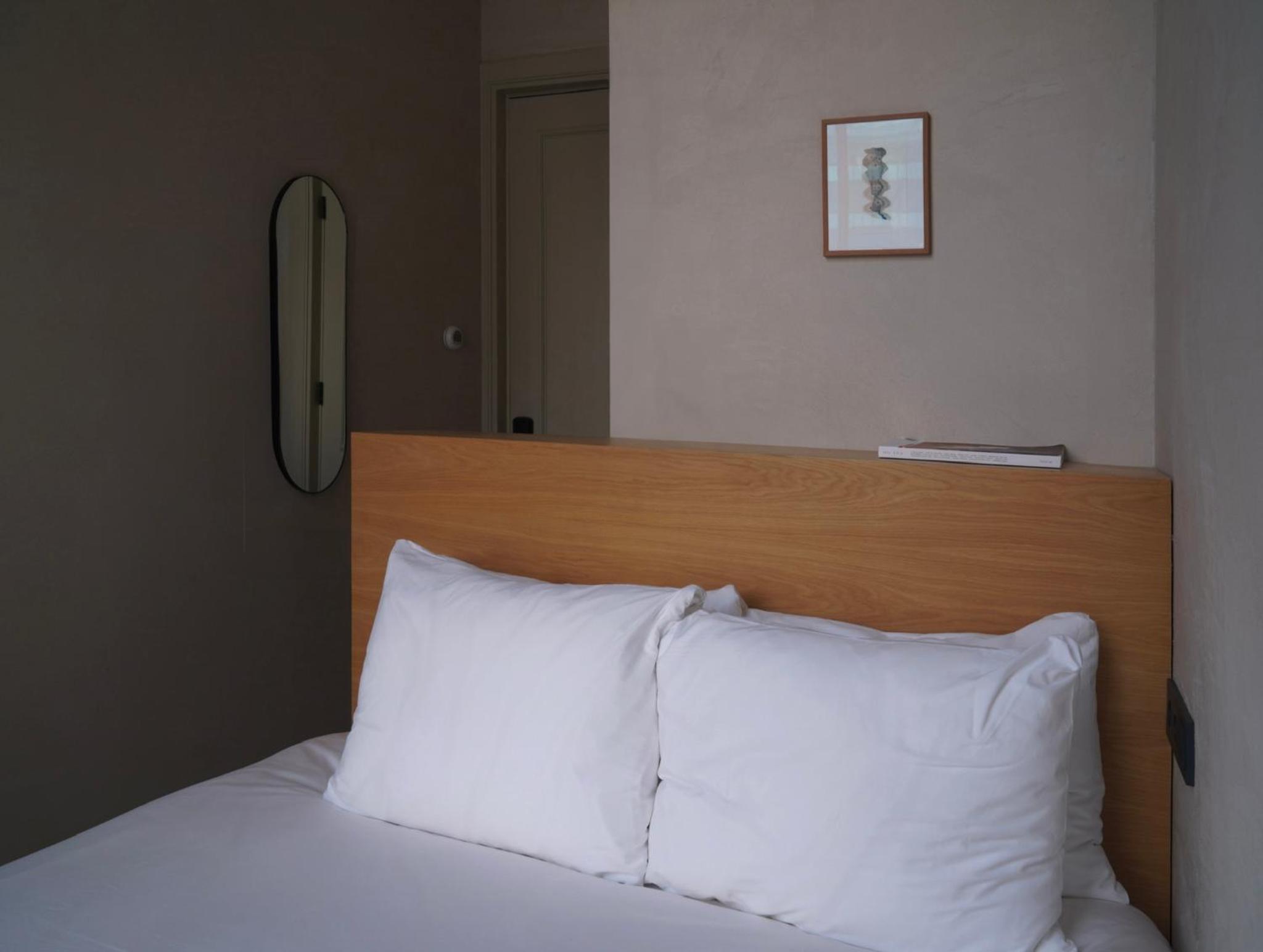 Petite Double Room - Photo 4