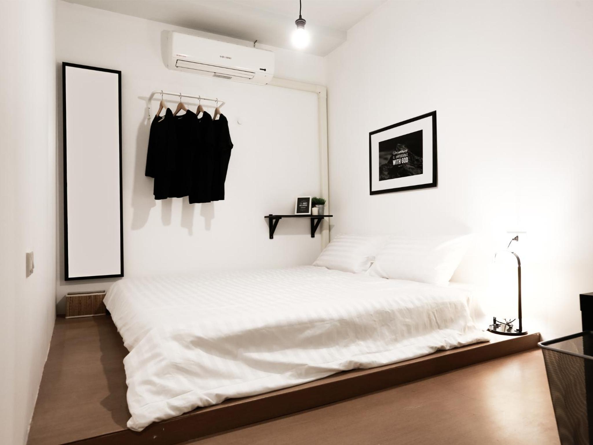 Quarto Duplo Standard com Banheiro Compartilhado
