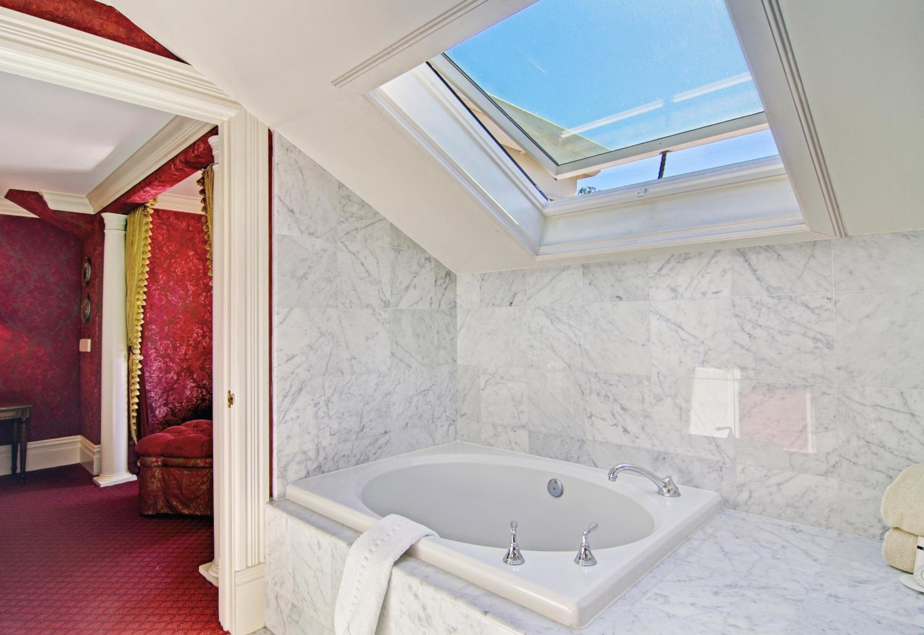 Premier Queen Room - Railroad Baron - Photo 3
