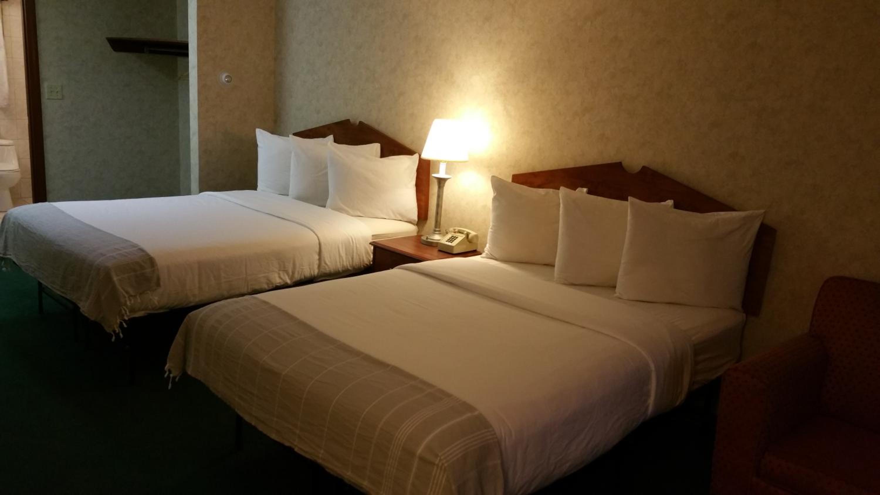 Double Room with Two Double Beds - Non-Smoking photo 1