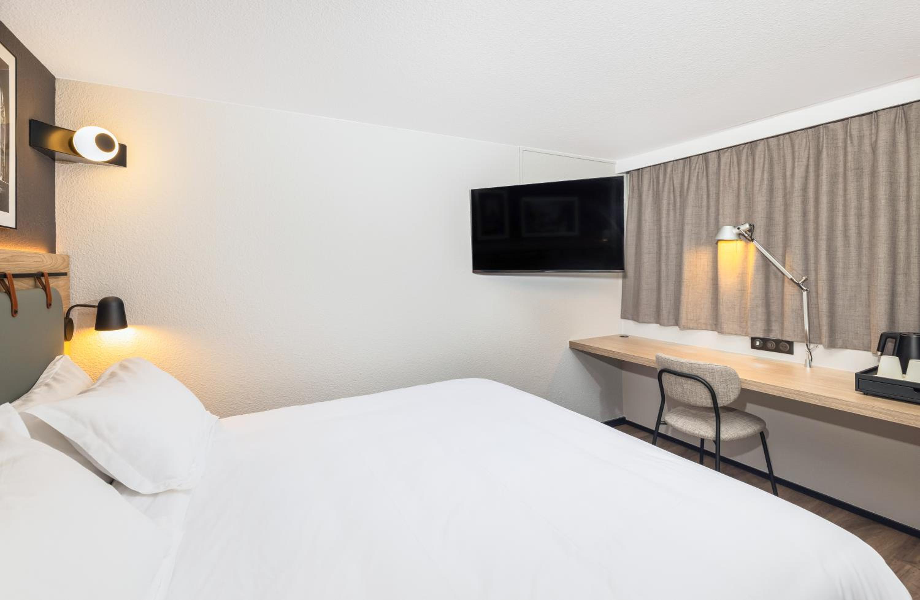 Superior Room - 1 King Bed - Photo 1