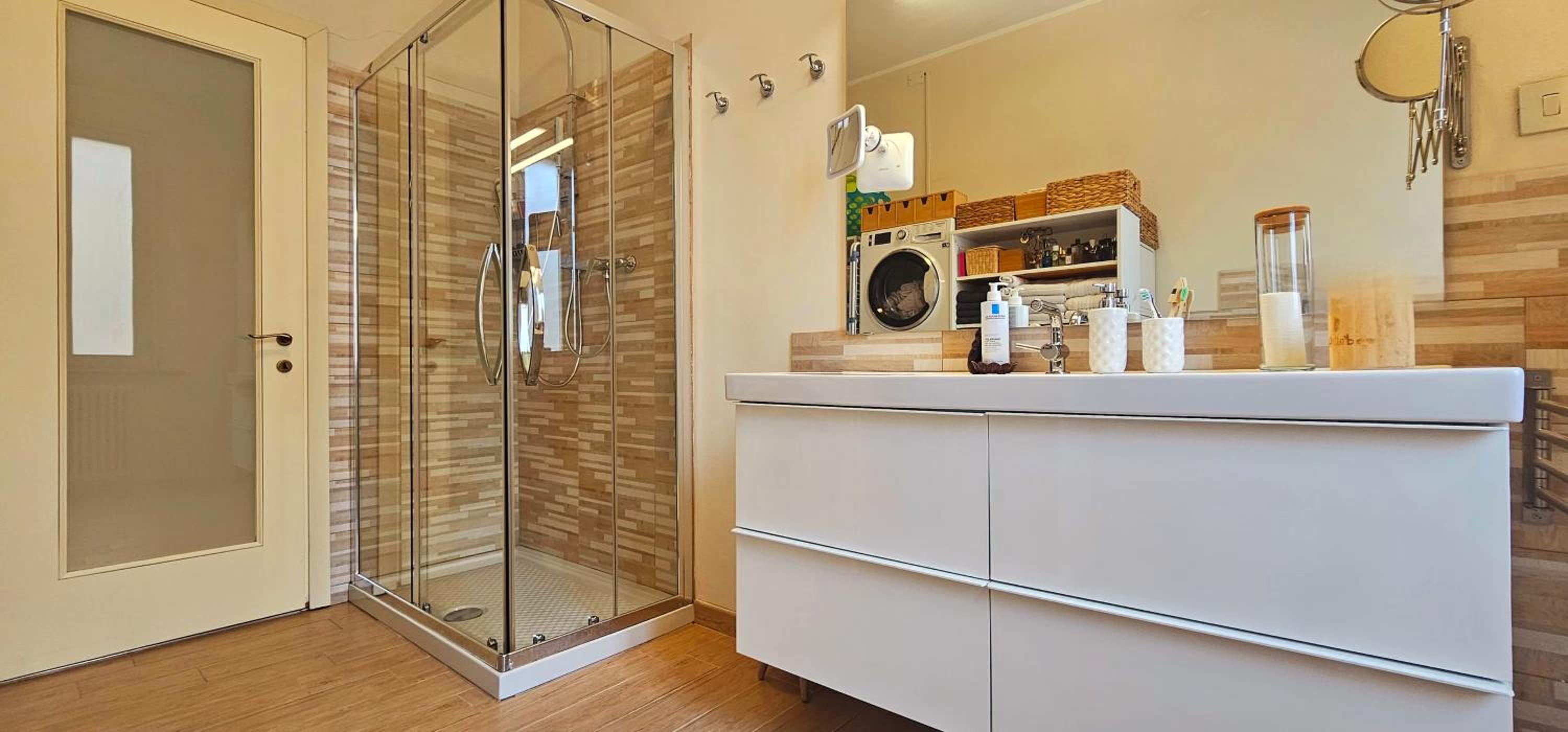 Two-Bedroom Apartment with City View photo 2
