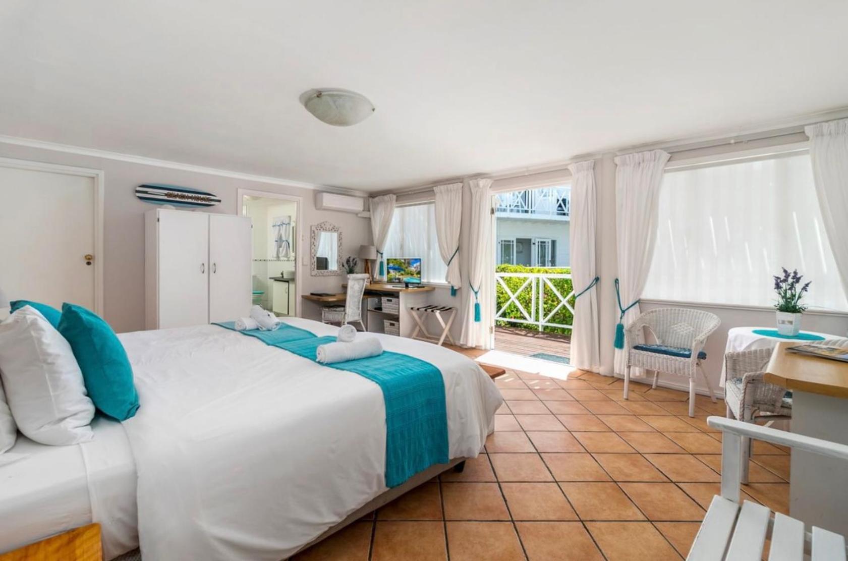 Family Room with Garden View - Photo 1