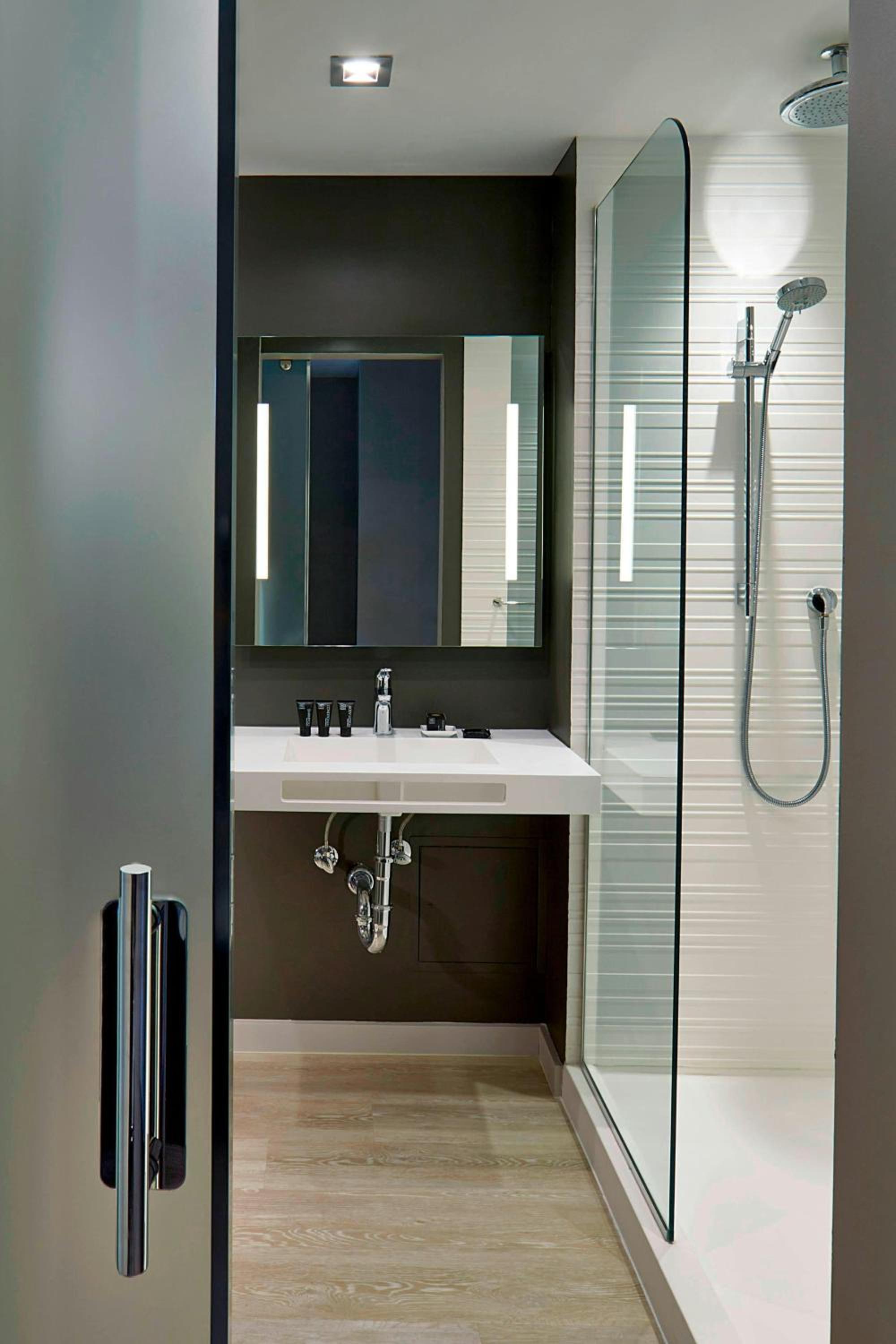 Queen Room - Hearing Accessible