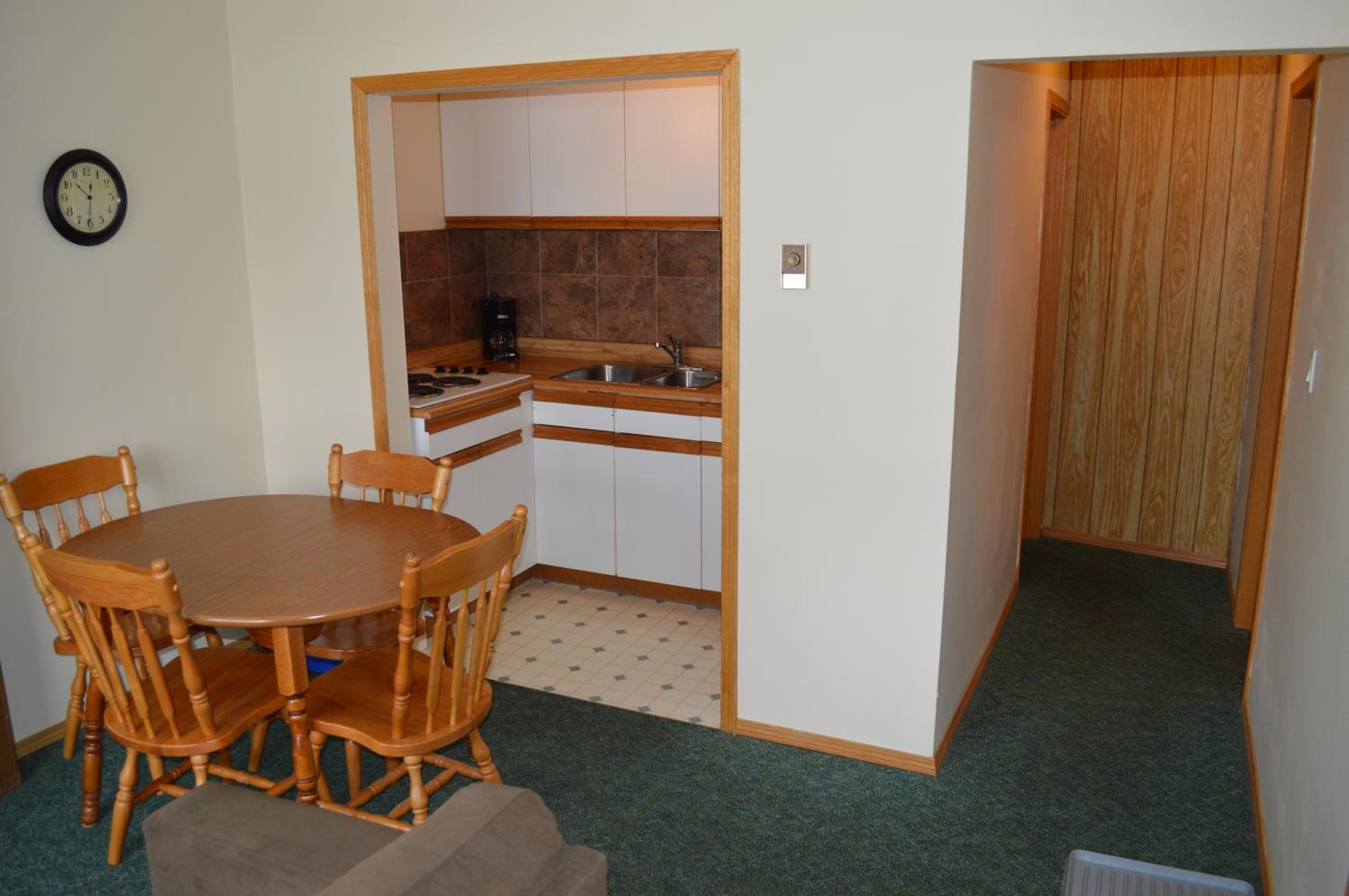 Two-Bedroom Apartment - No Air Conditioning photo 3