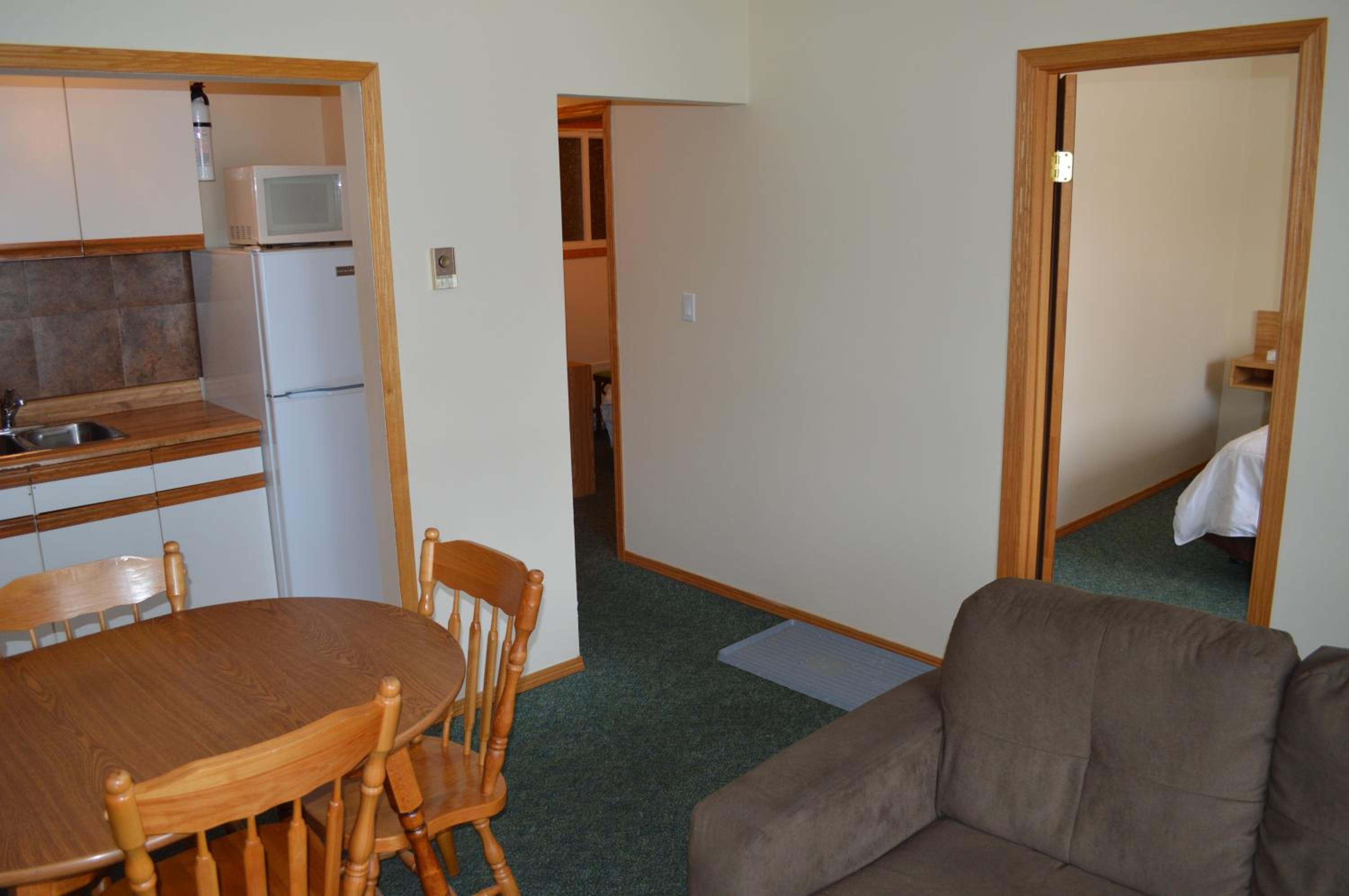 Two-Bedroom Apartment - No Air Conditioning photo 2