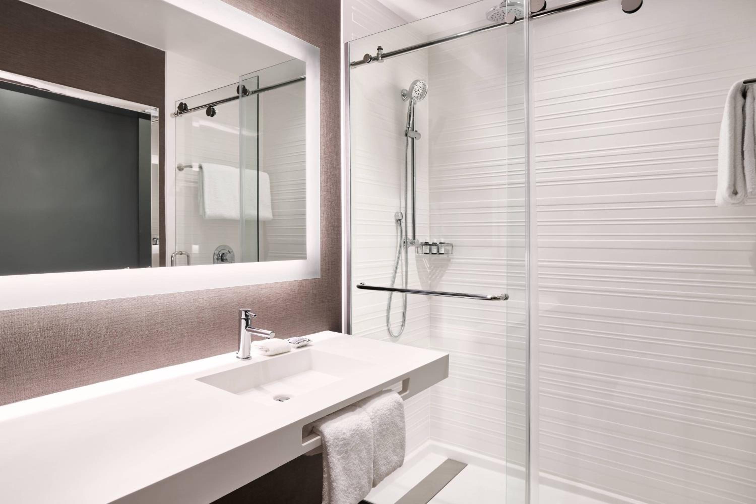 King Room with Bathtub - Mobility Access - Photo 2