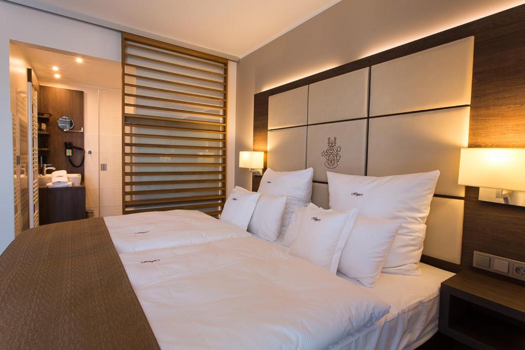 Deluxe Double Room with Shower photo 2