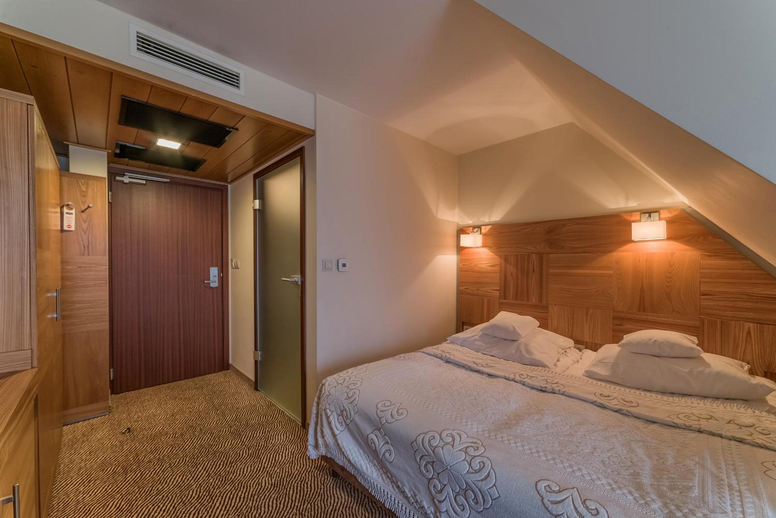 Double Room - Photo 6