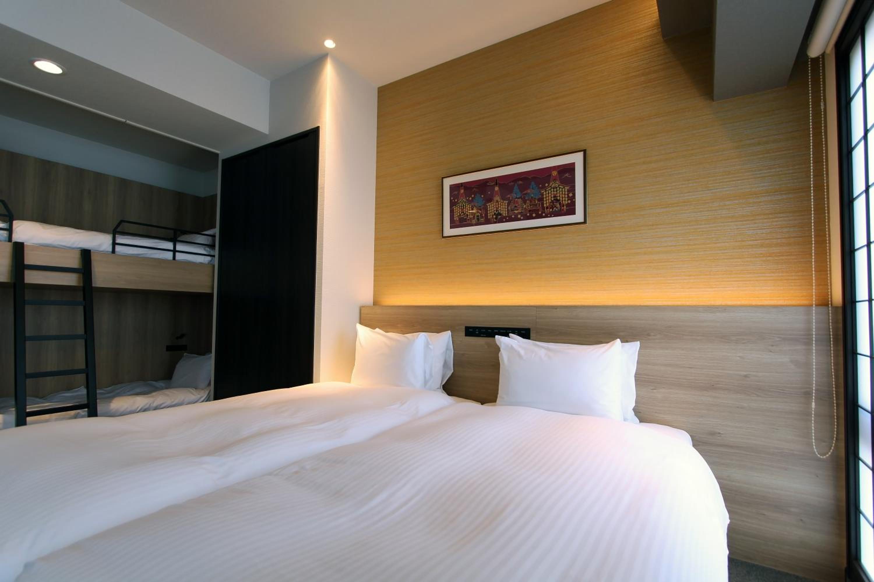Deluxe Bunk Bed Room - Non-Smoking - Photo 20