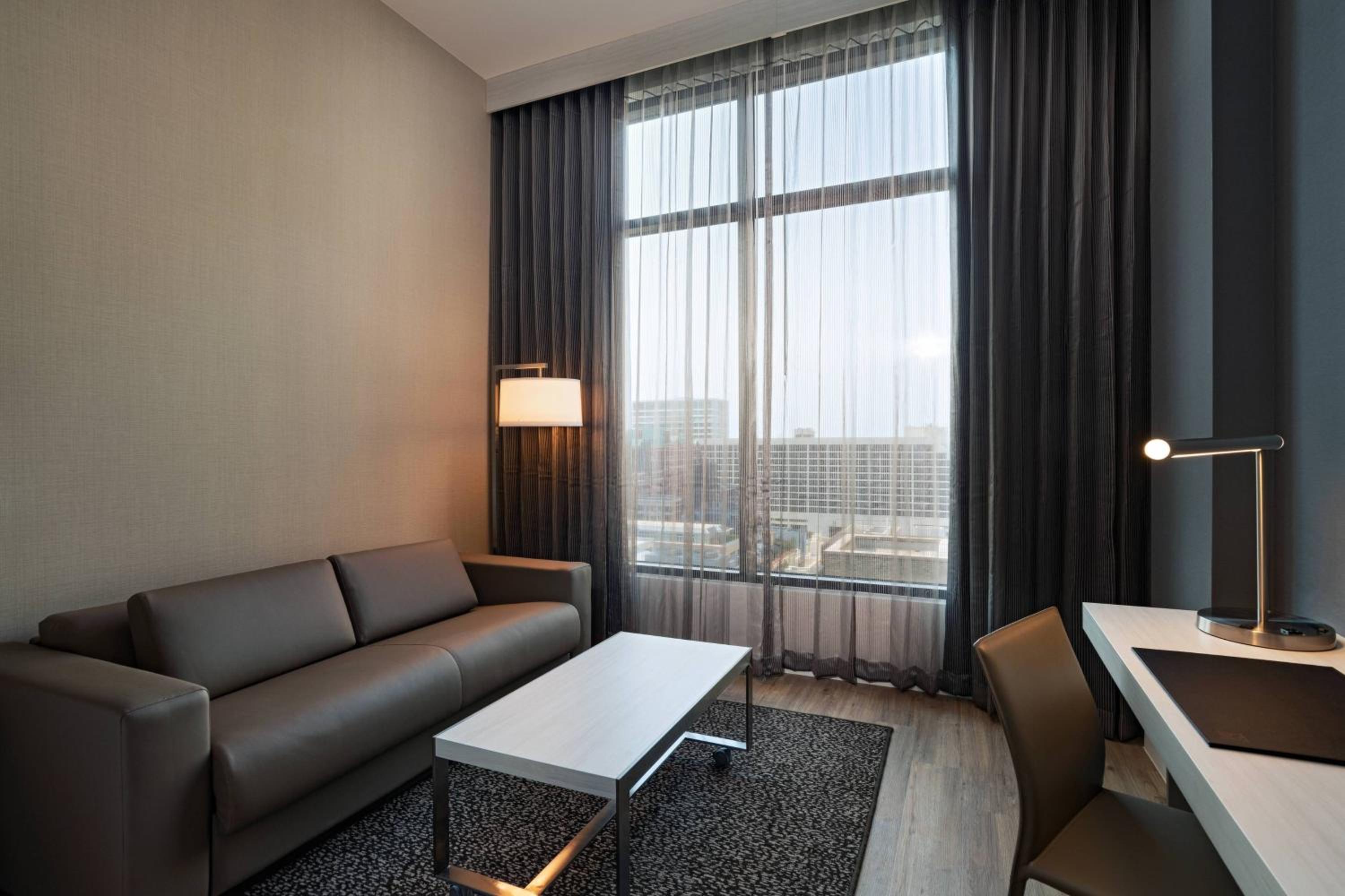 Deluxe King Room with Sofa Bed - Hearing Accessible - Photo 2
