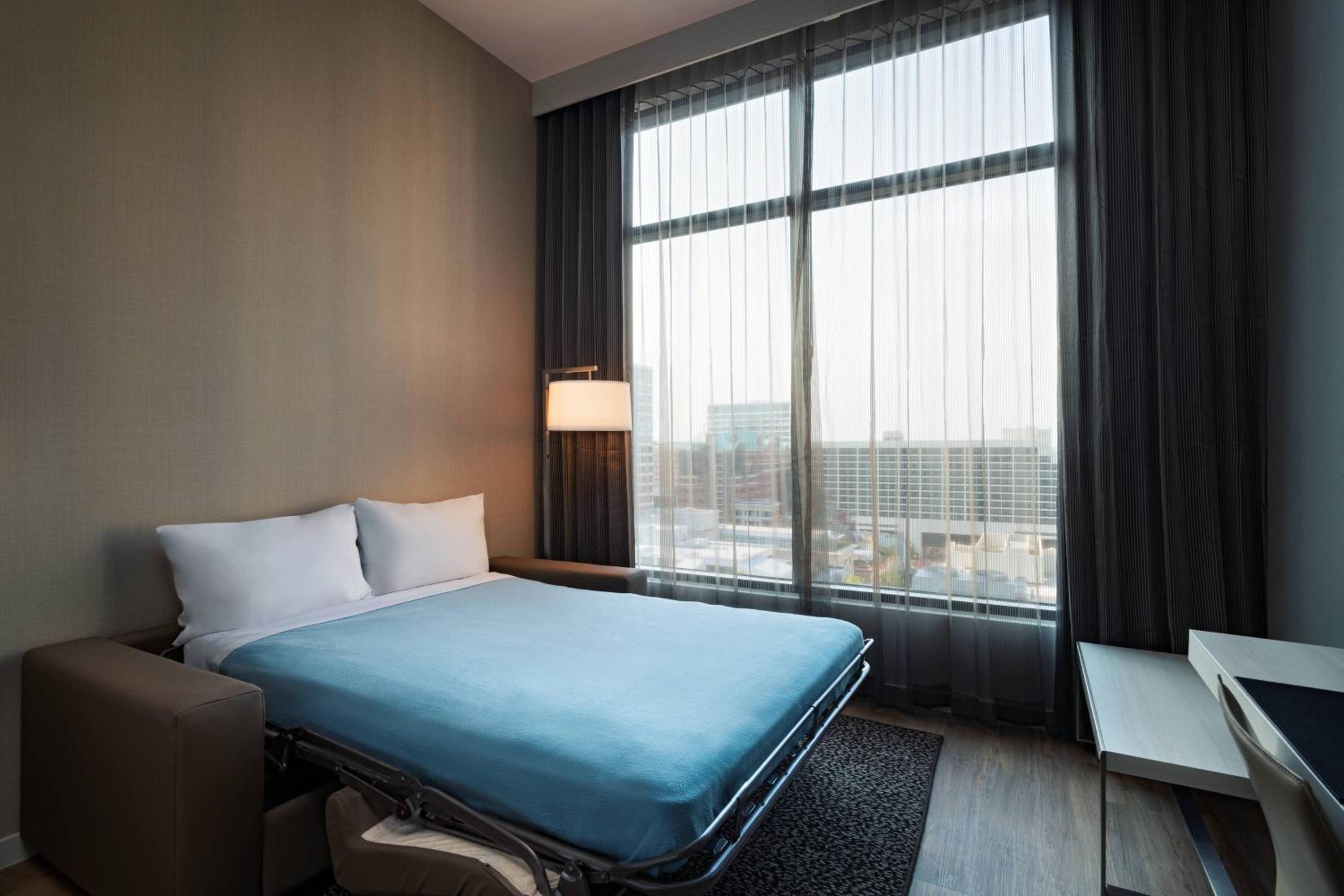 Deluxe King Room with Sofa Bed - Hearing Accessible - Photo 3