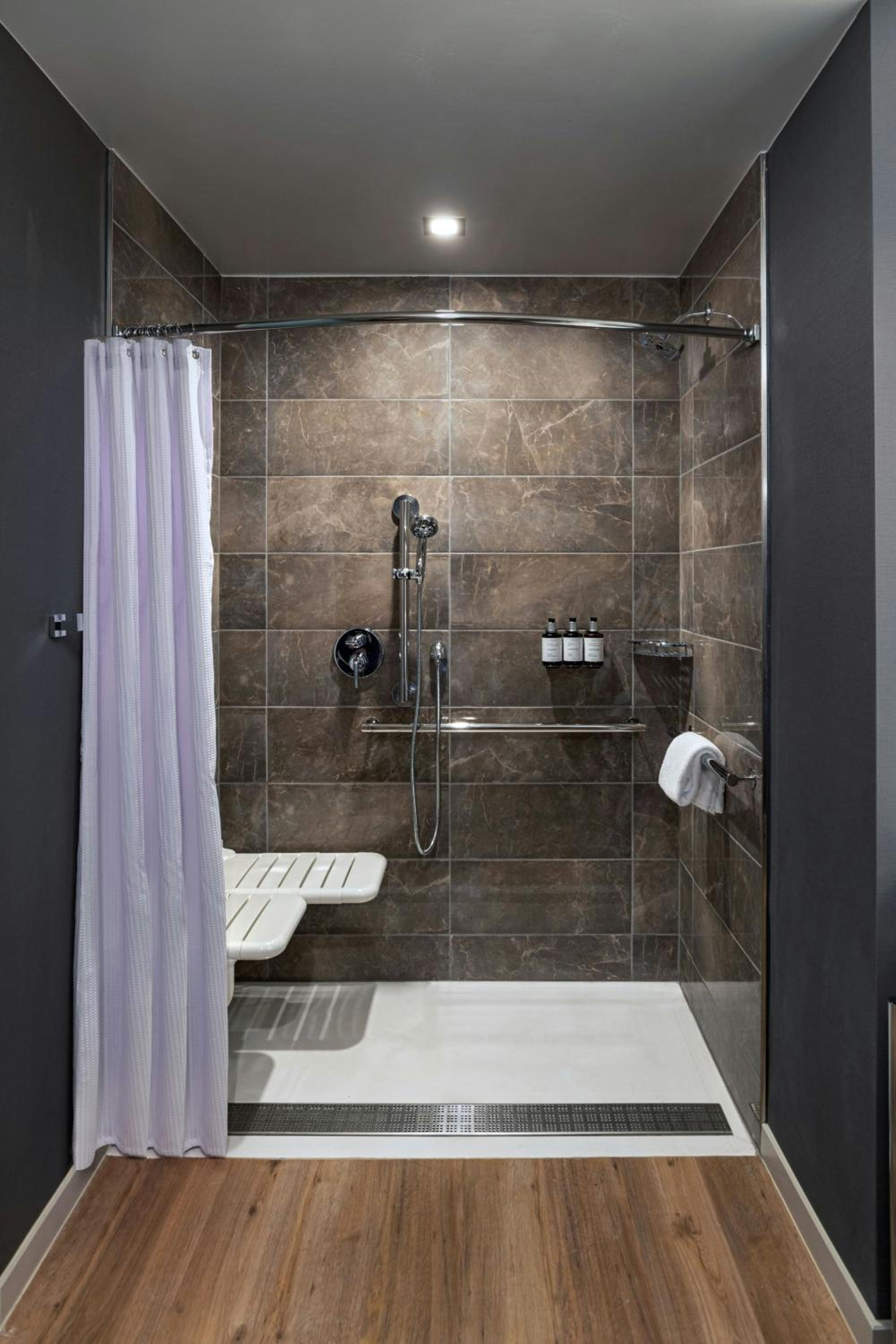 Larger Corner King Studio with Roll-in Shower - Mobility Accessible - Photo 1
