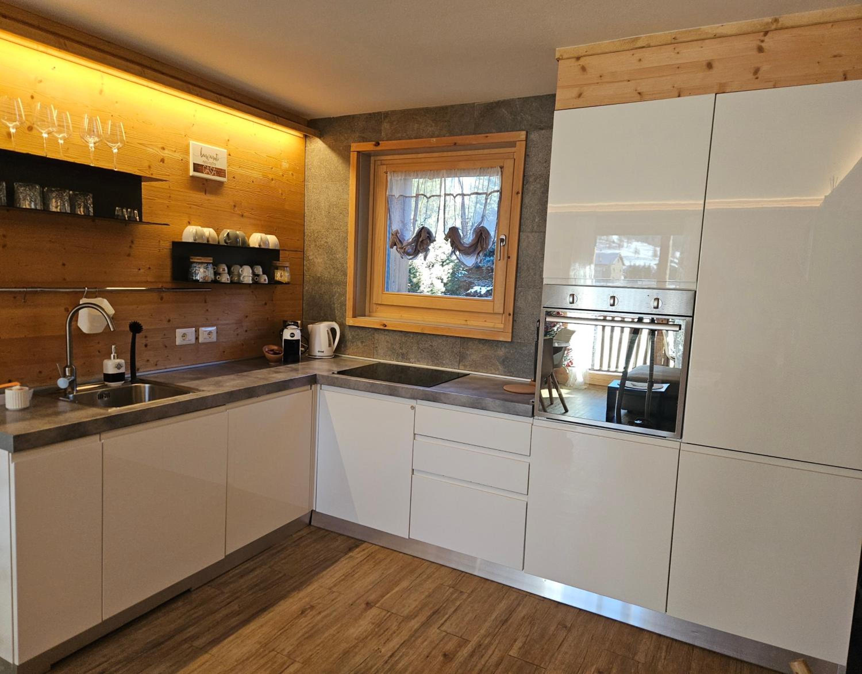 Two-Bedroom Deluxe Apartment with Balcony photo 2