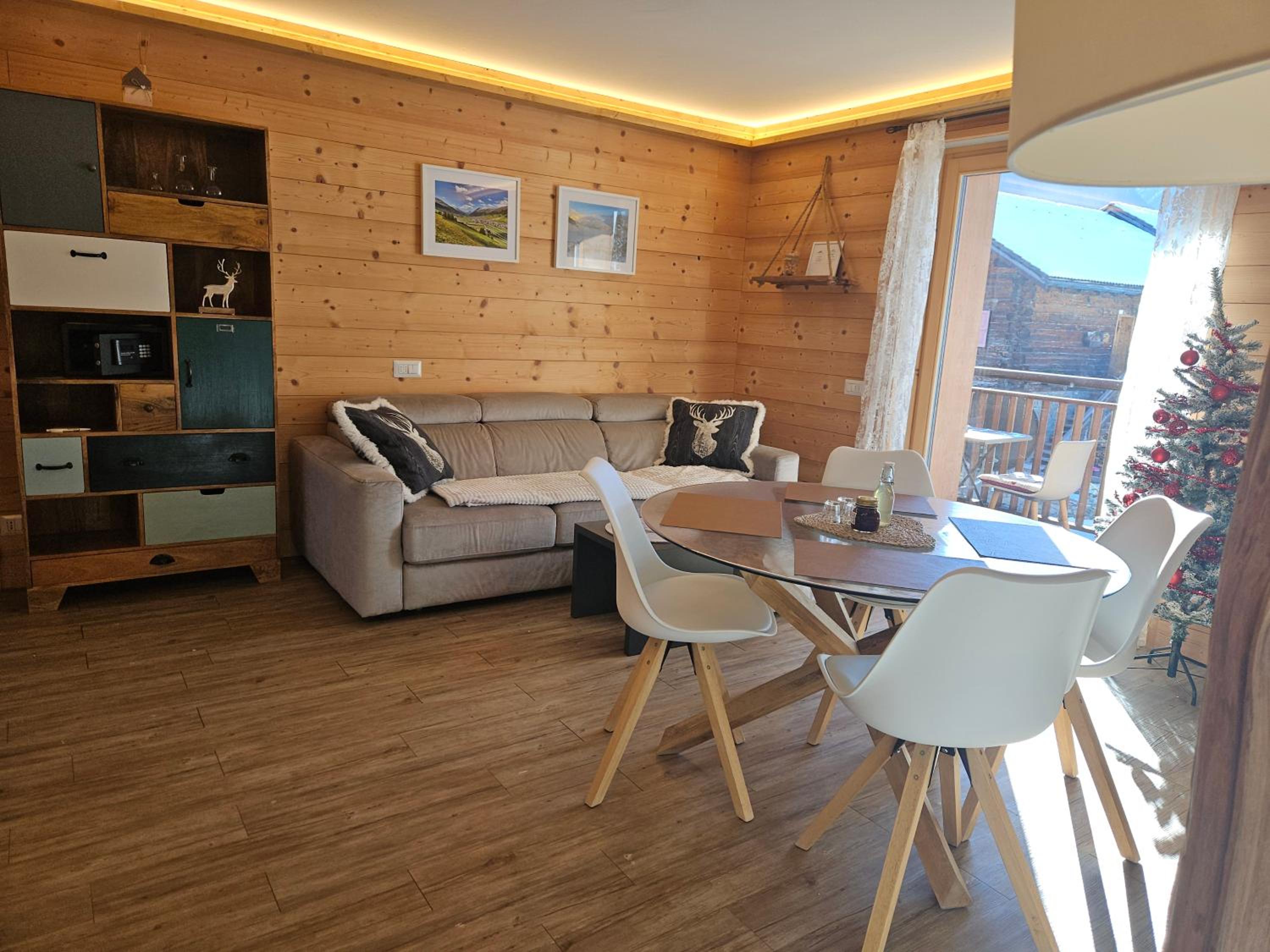Two-Bedroom Deluxe Apartment with Balcony photo 1
