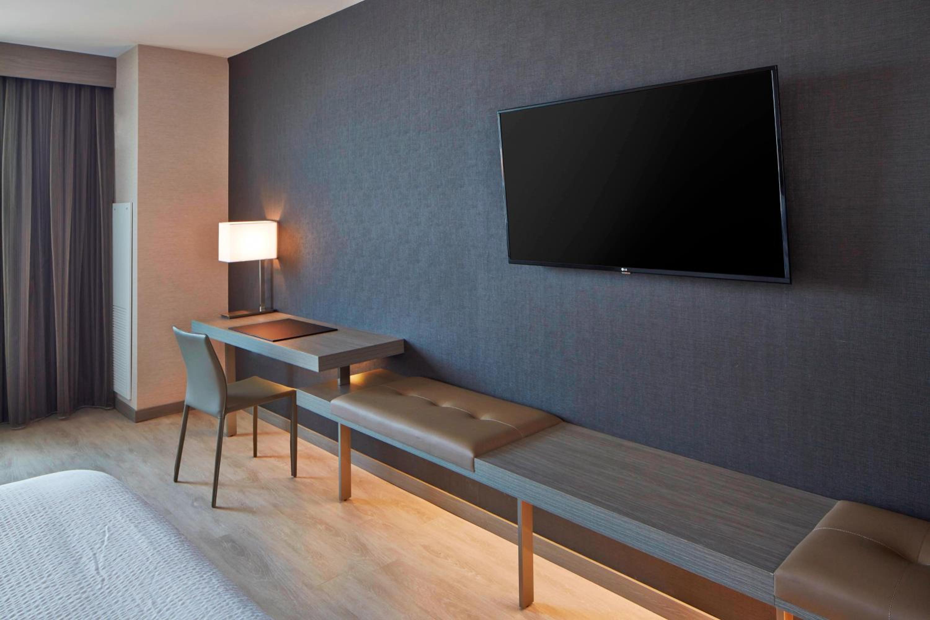 King Room with Sofa Bed photo 2