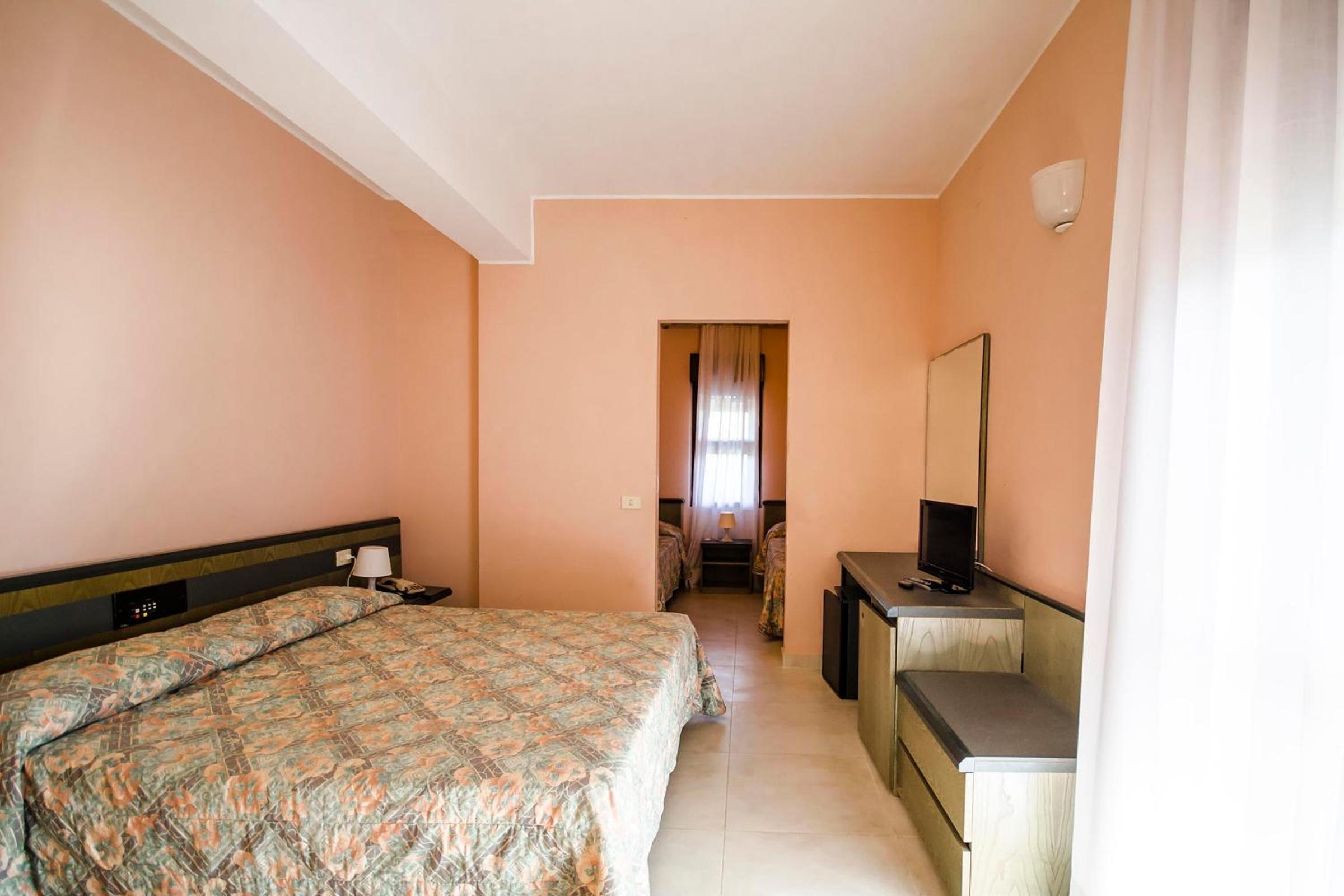 Superior Quadruple Room - Photo 2