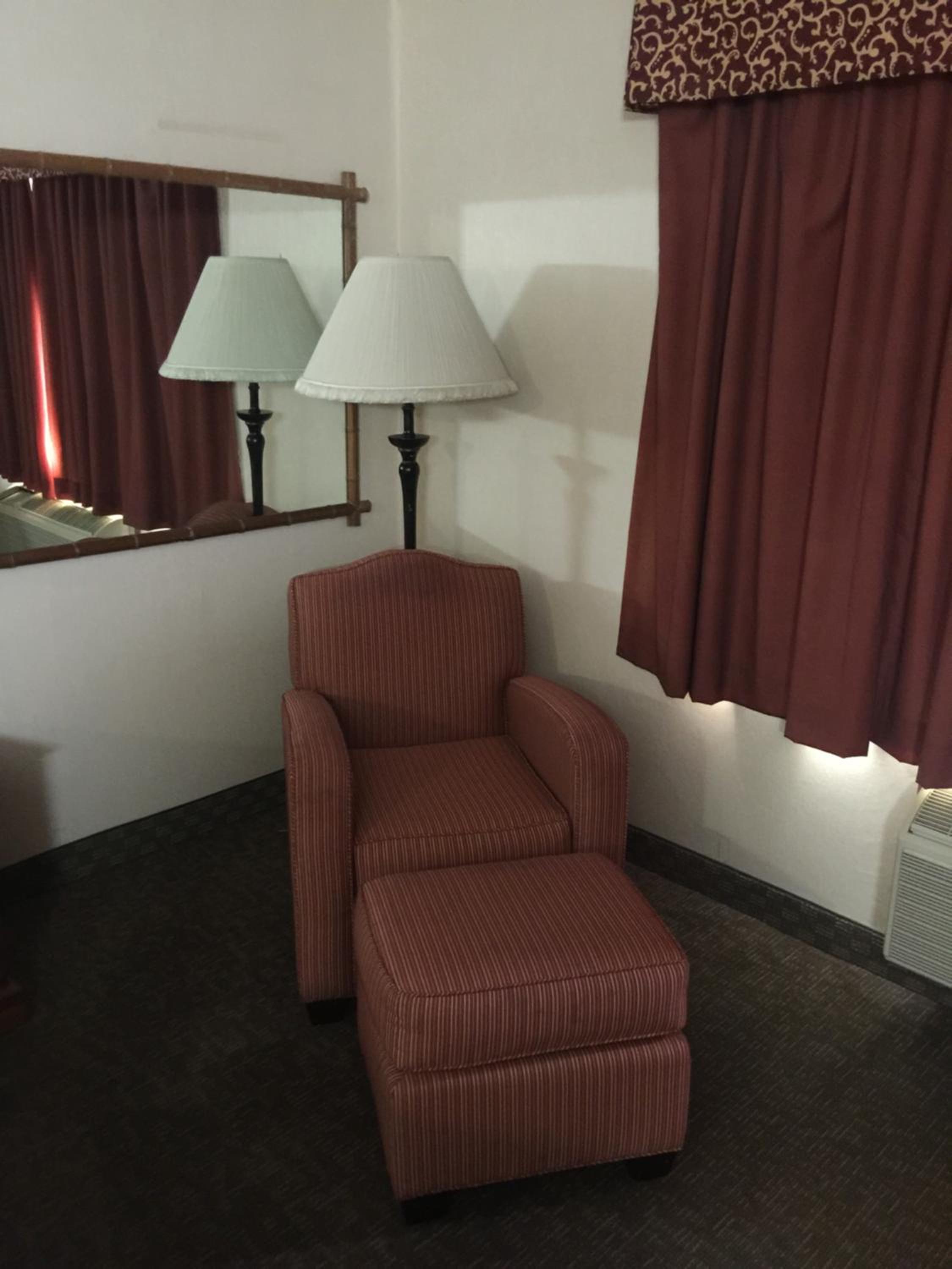 King Room - Non-Smoking - Photo 2