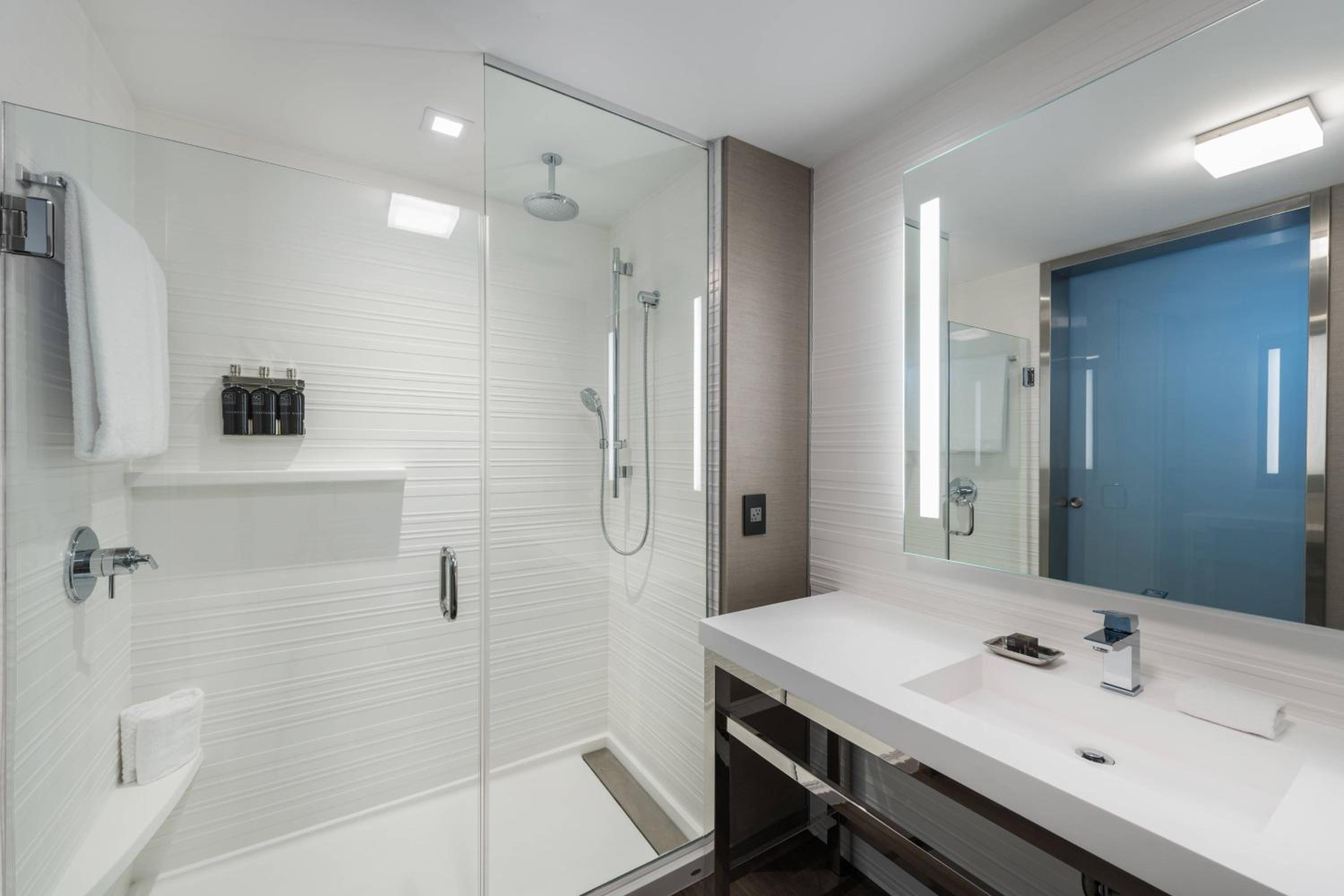 Queen Room with Two Queen Beds and Roll-in Shower - Mobility and Hearing Accessible photo 2
