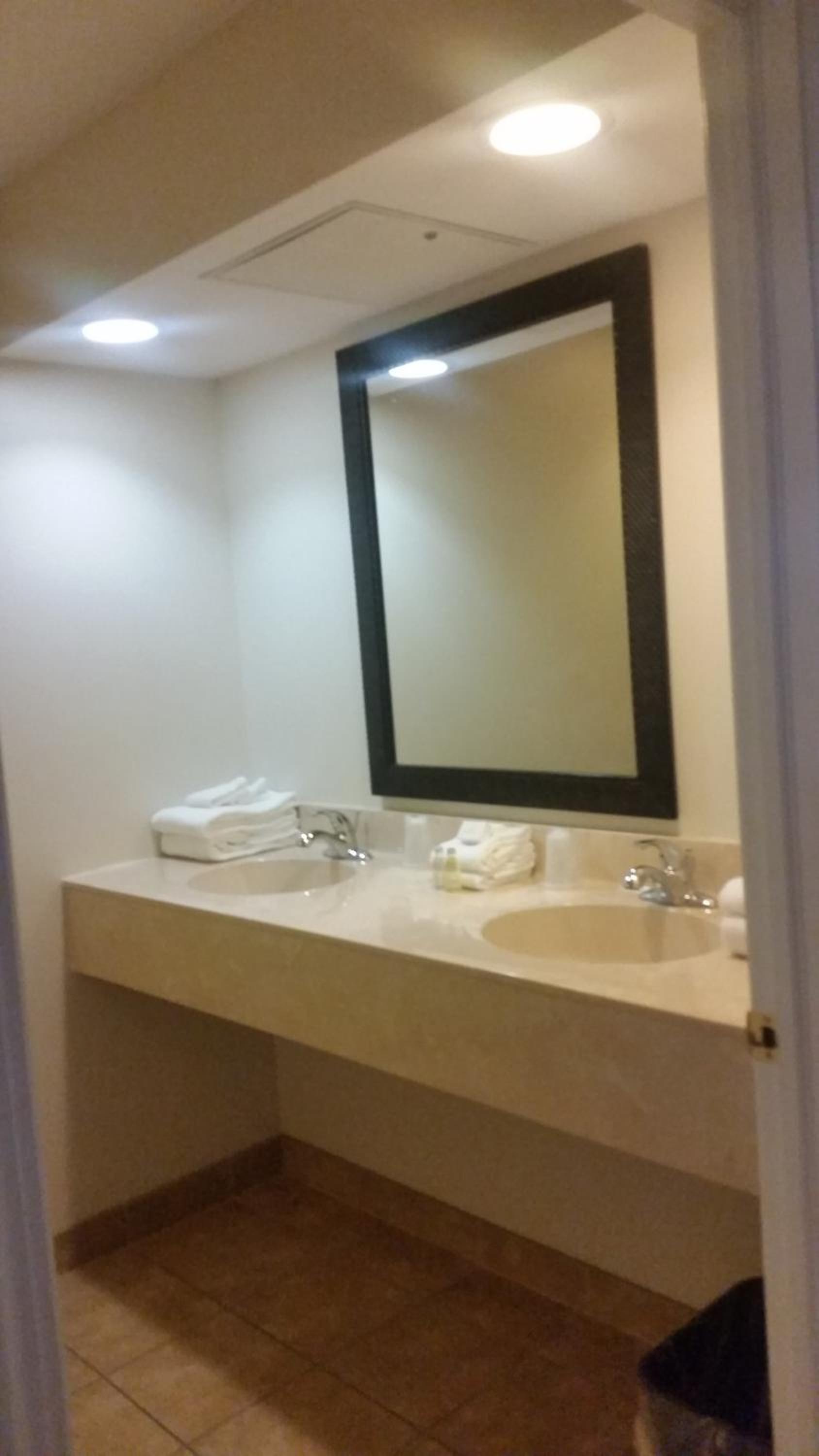 Deluxe Suites photo 2