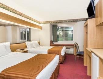 2 Queen Beds | Non-Smoking, Micfridge - Photo 1