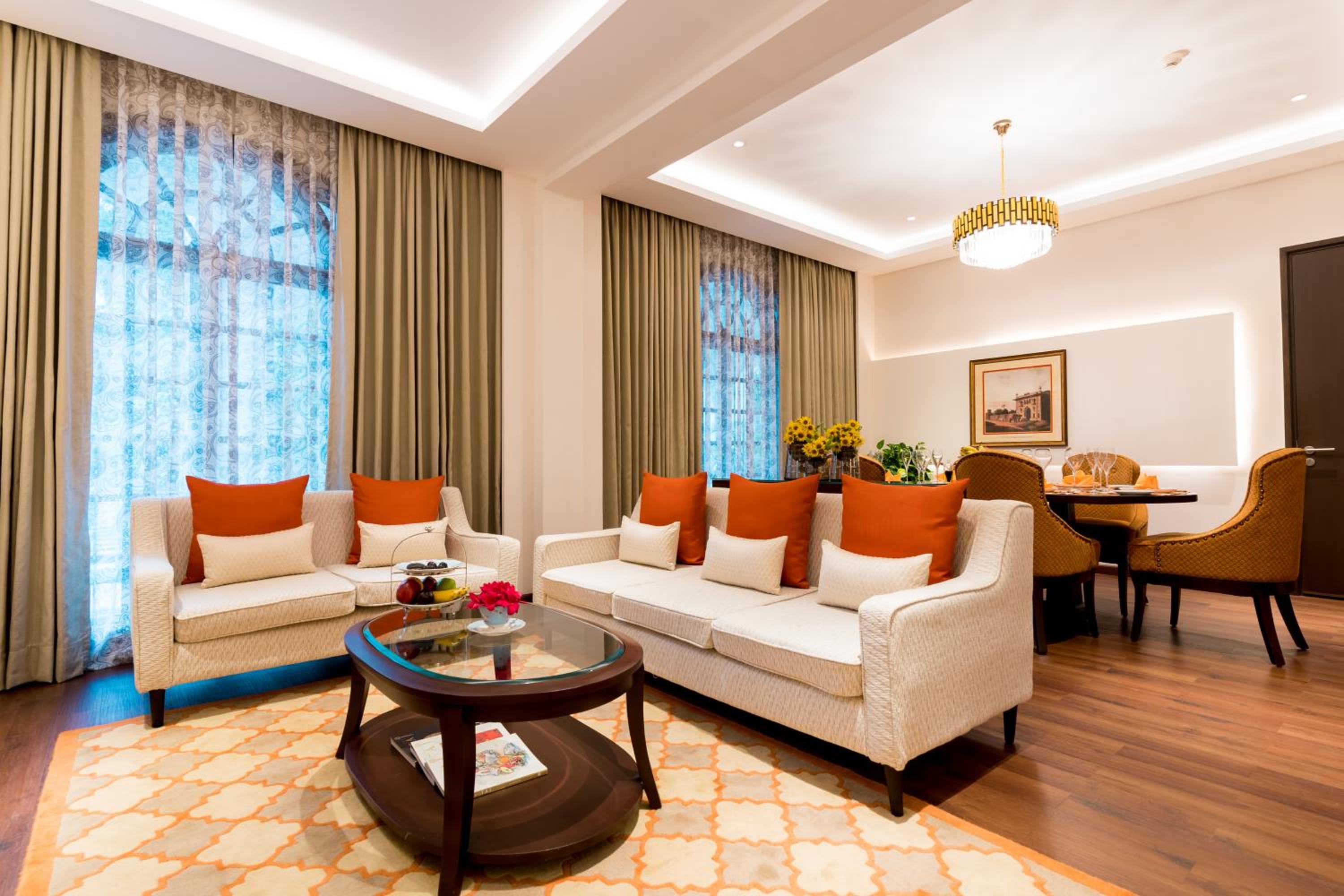 Luxury Suite - Photo 2