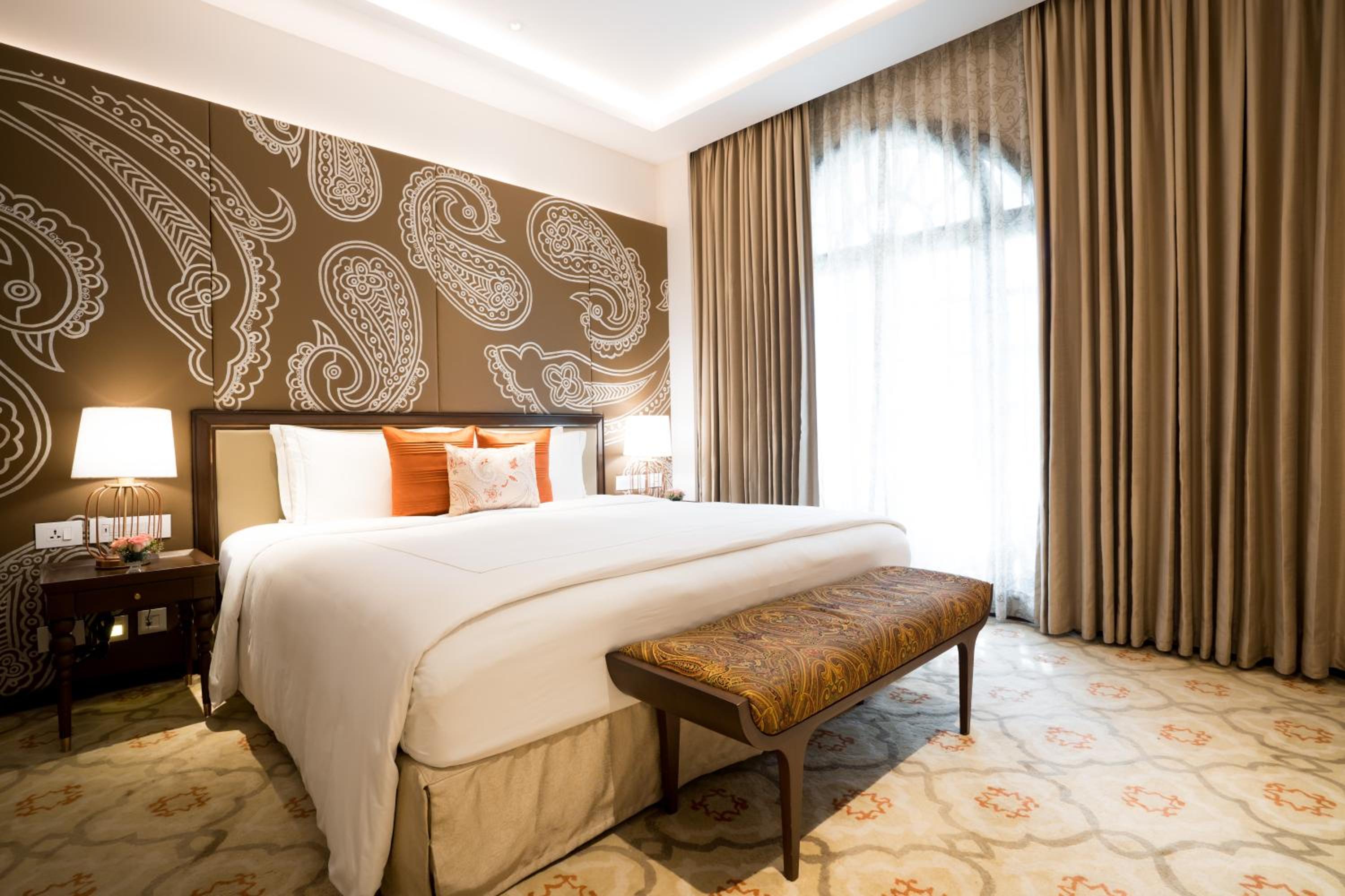 Luxury Suite - Photo 3