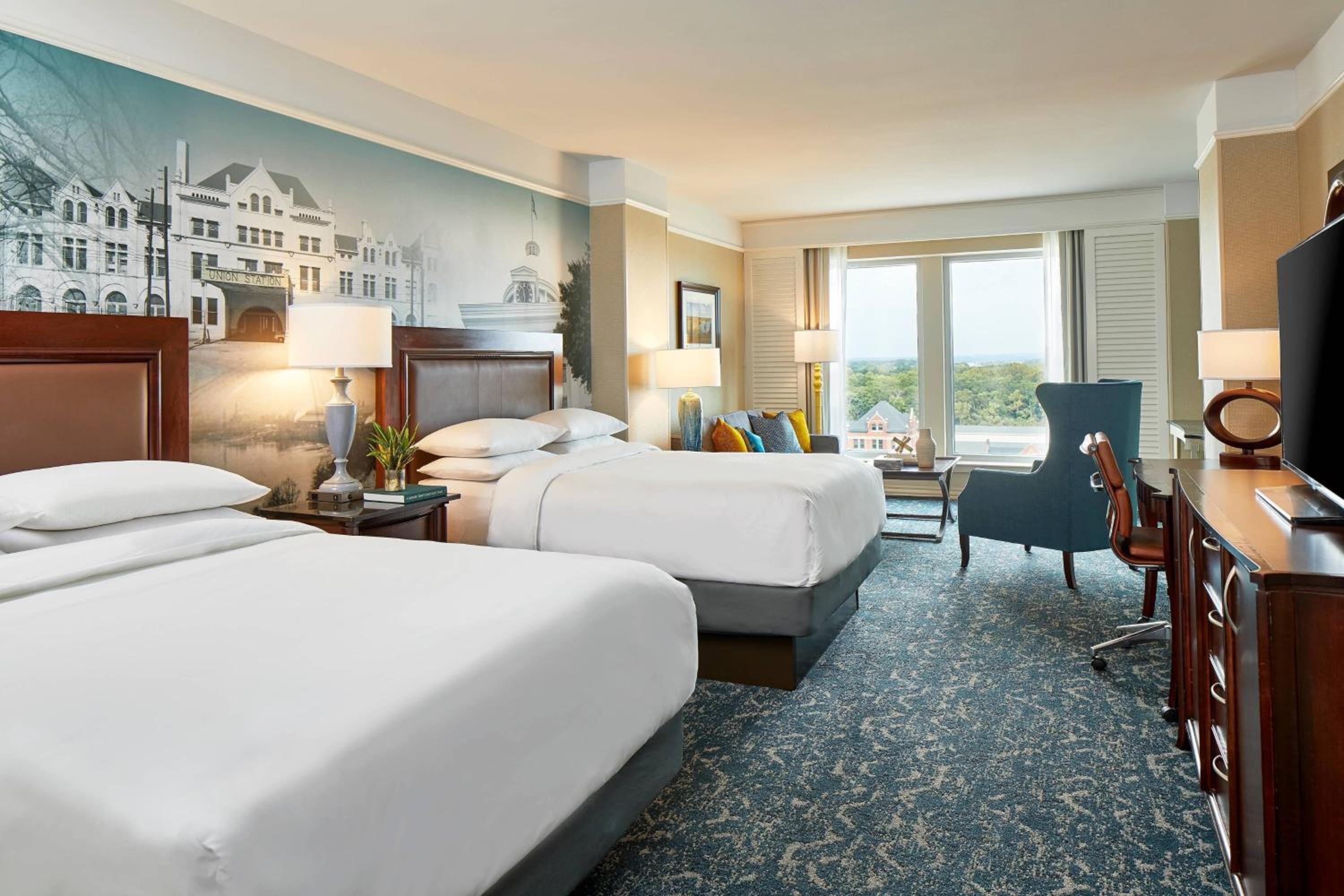 Junior Suite with Sofa Bed and Adapted Tub - Mobility Accessible