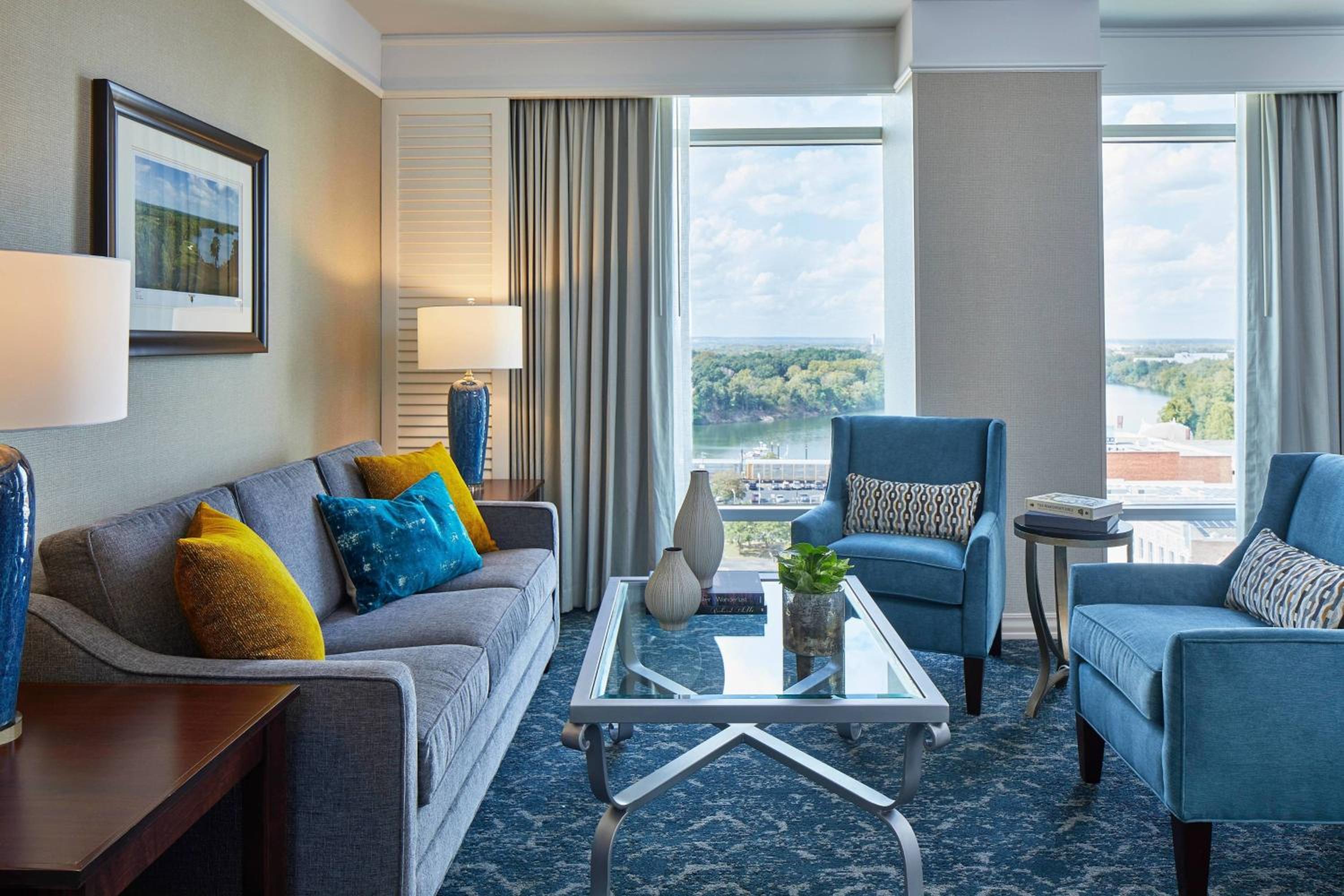 1 Bedroom Executive Suite, 1 King, Sofa bed (Mobility &amp; Hearing Accessible w/ Tub) photo 1