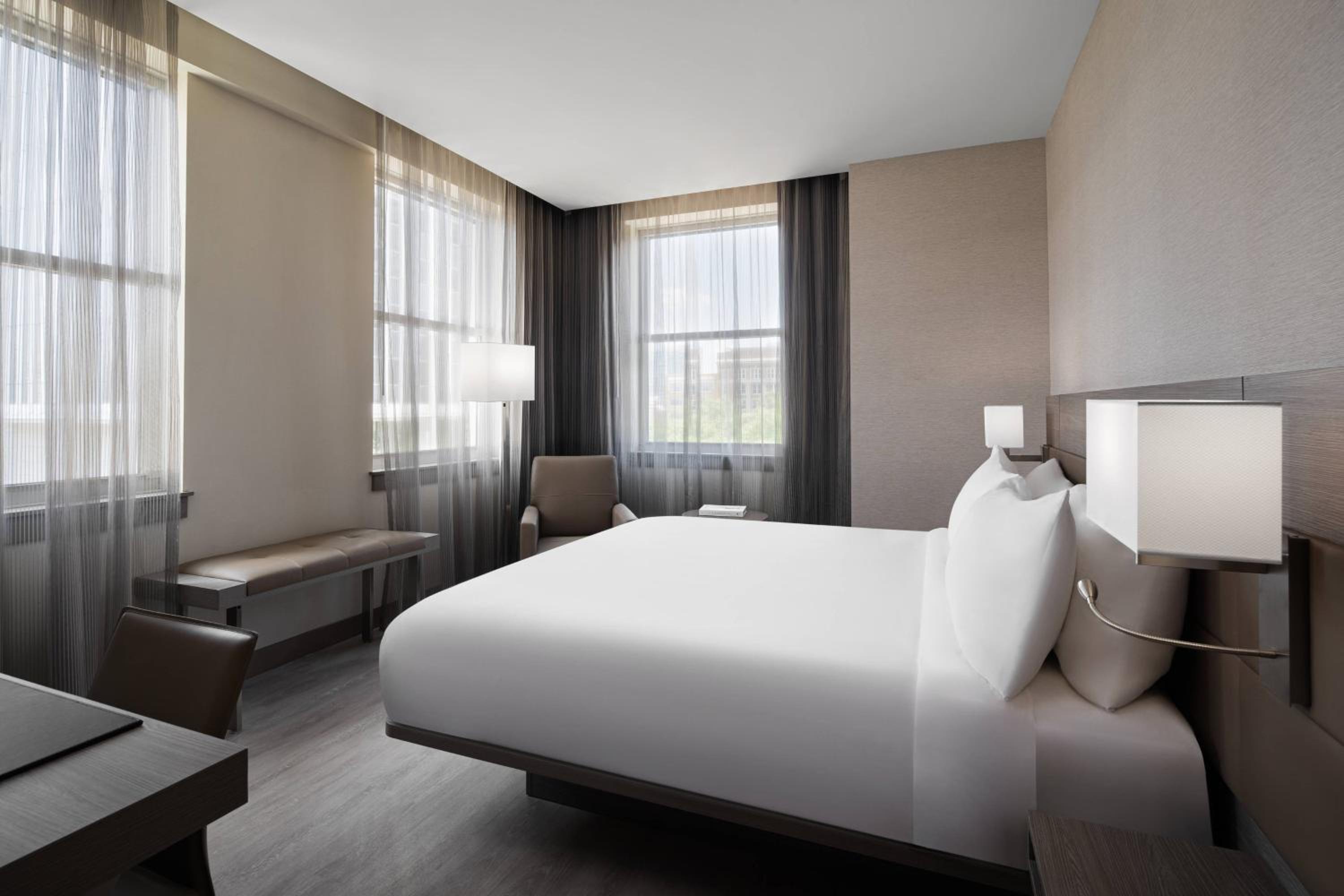 Larger King Room with City View - Photo 1