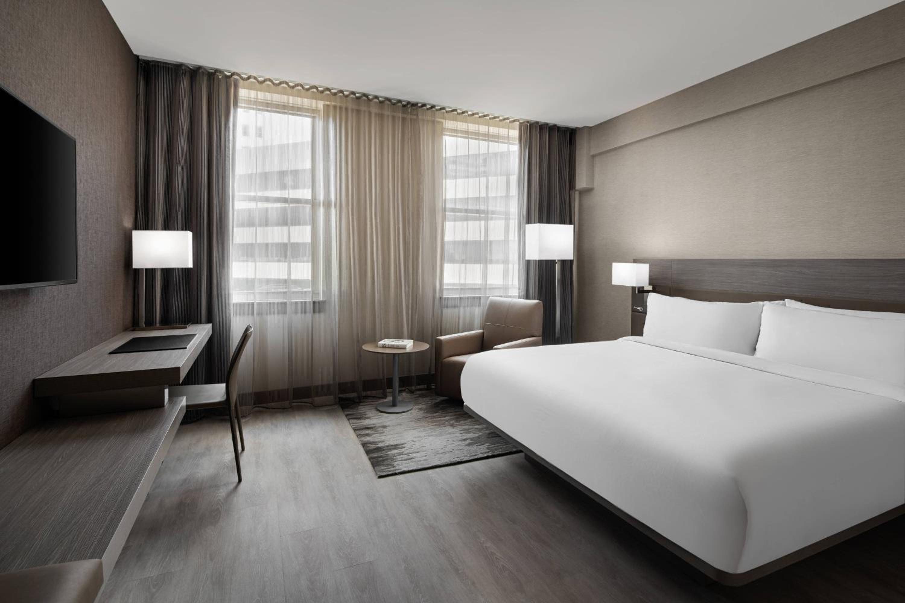King Room with City View - Photo 1