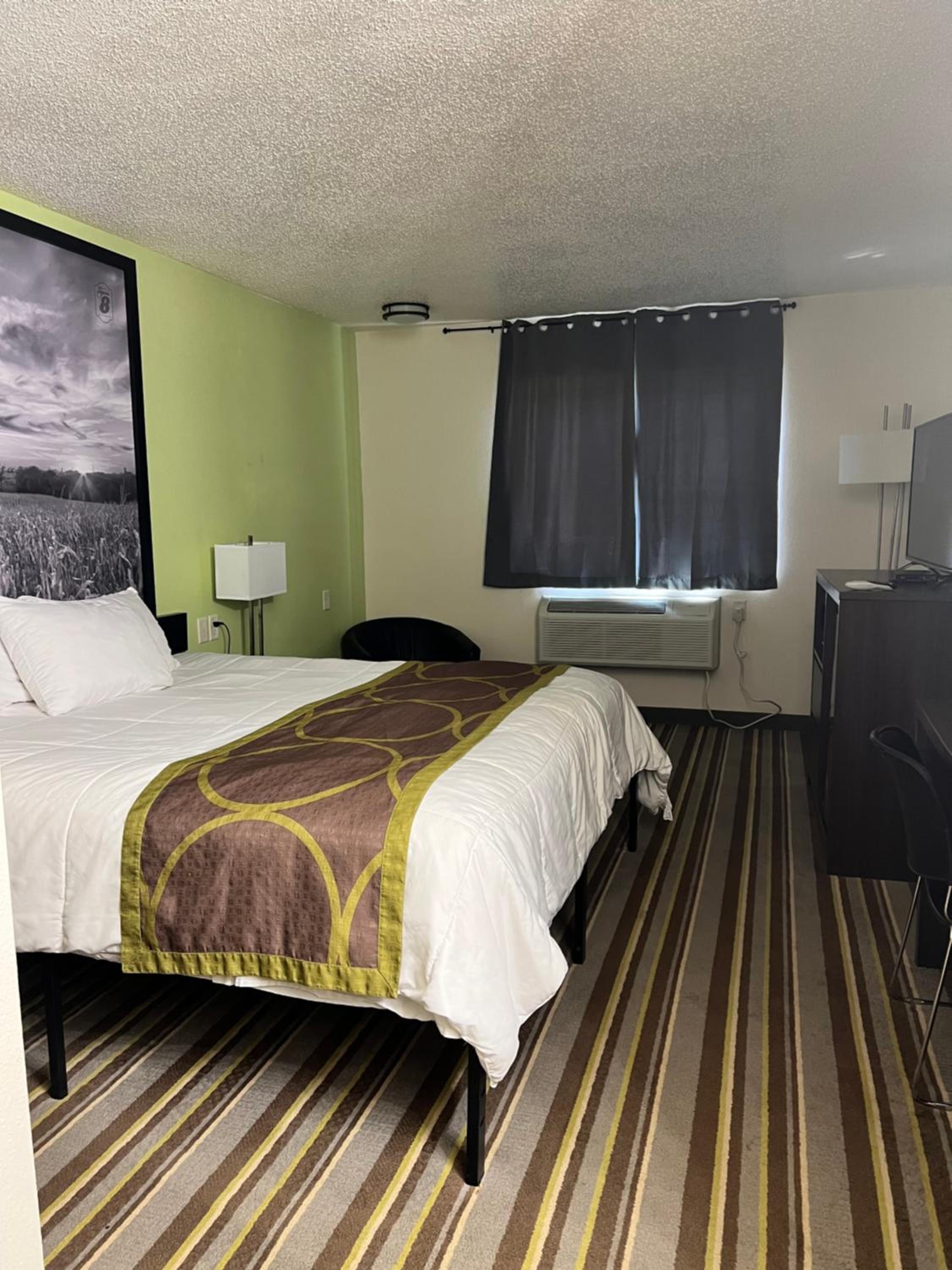 King Room - Non-Smoking - Photo 1