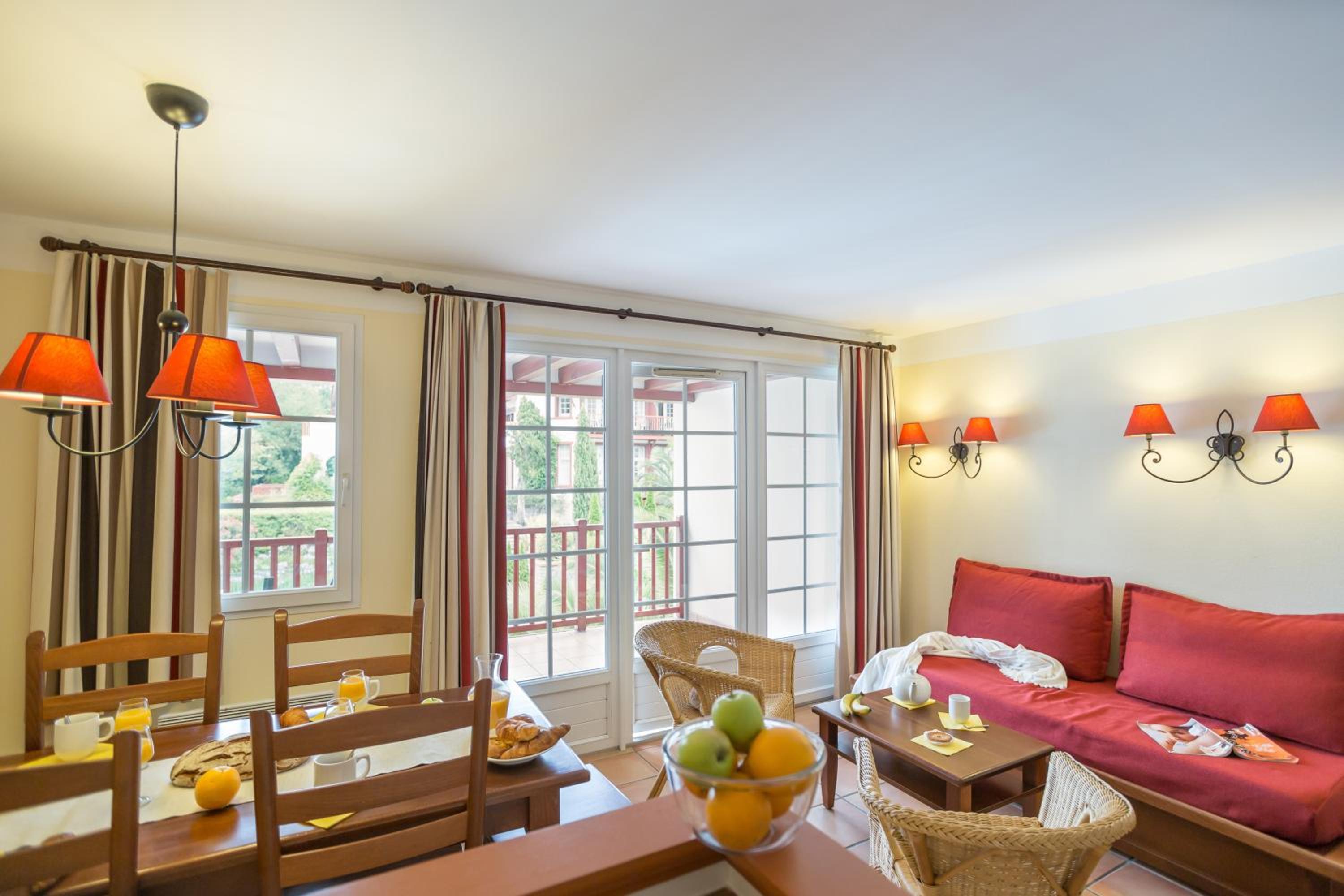 One-Bedroom Apartment with Sleeping Alcove (6 People) photo 1