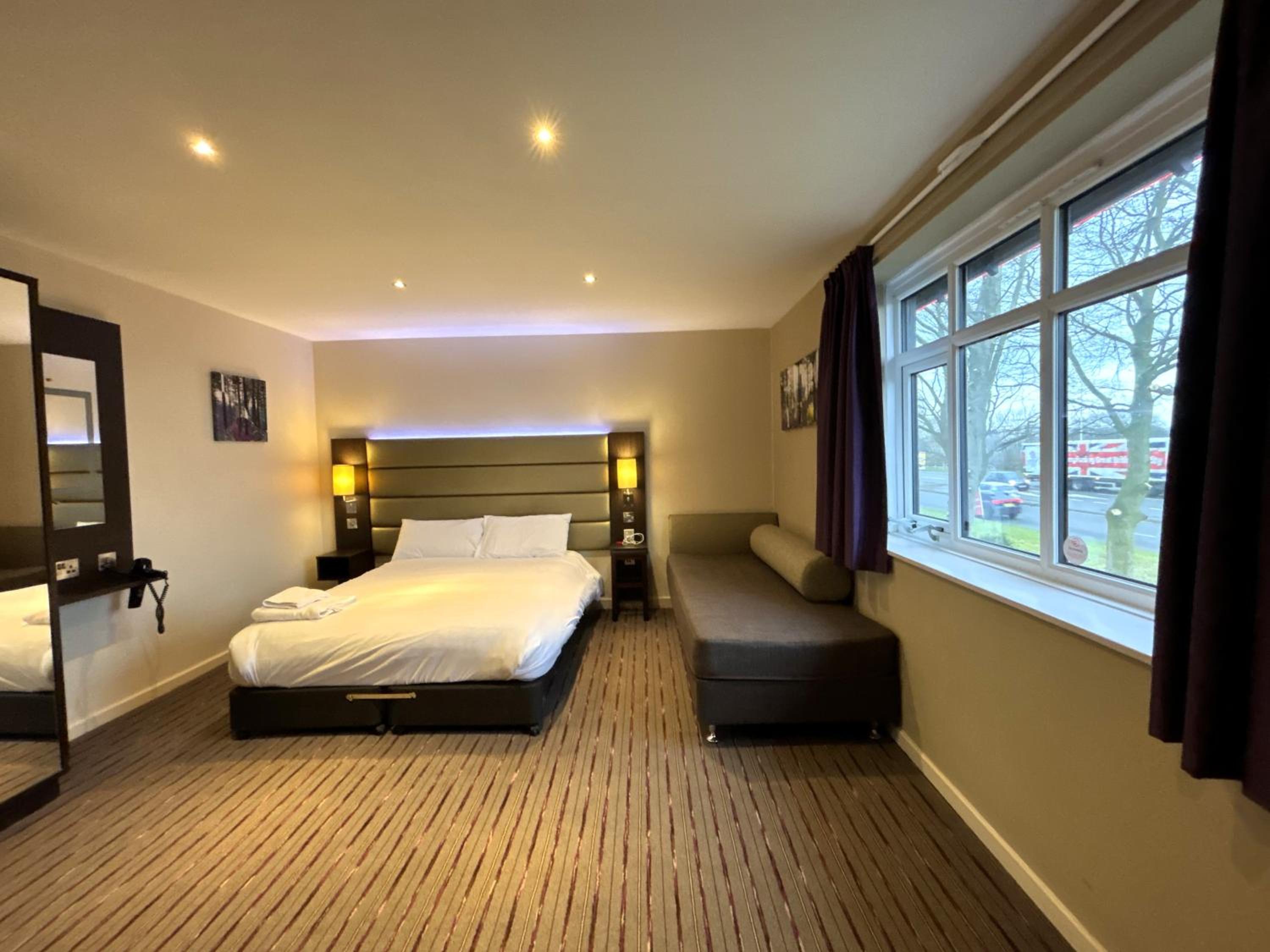 Double Room - Disability Access photo 3