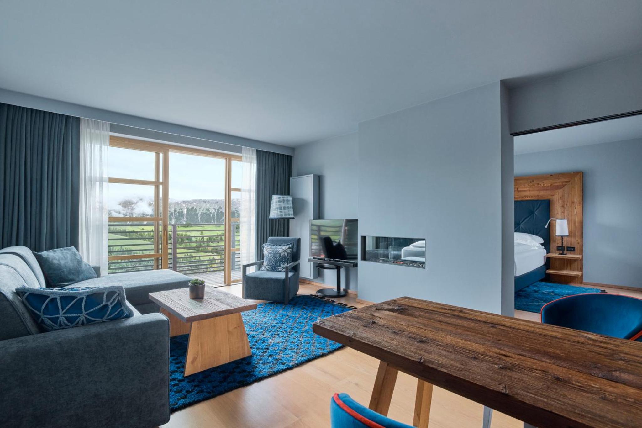 Suite with Mountain View photo 3